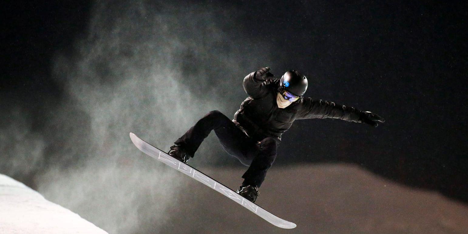 Snowboardåkning i Olympic Park i Calgary, där det skulle kunna bli olympiska tävlingar 2026. Arkivbild.