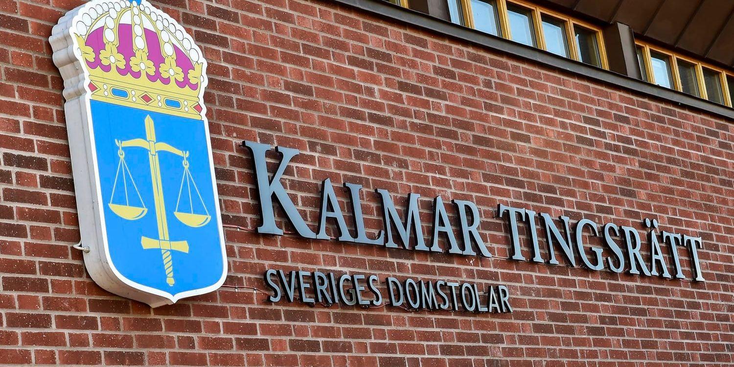 Häktningsförhandling hålls i eftermiddag i Kalmar tingsrätt mot en 17-åring som är misstänkt för mordförsök på en 20-årig man som höggs med kniv i magen i Oskarshamn i februari. Arkivbild.
