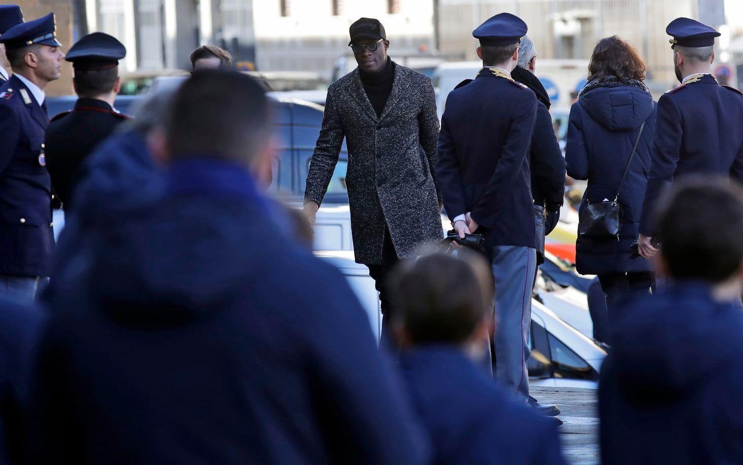 Mario Balotteli, Nice, anländer till bergravningen. Bild: TT
