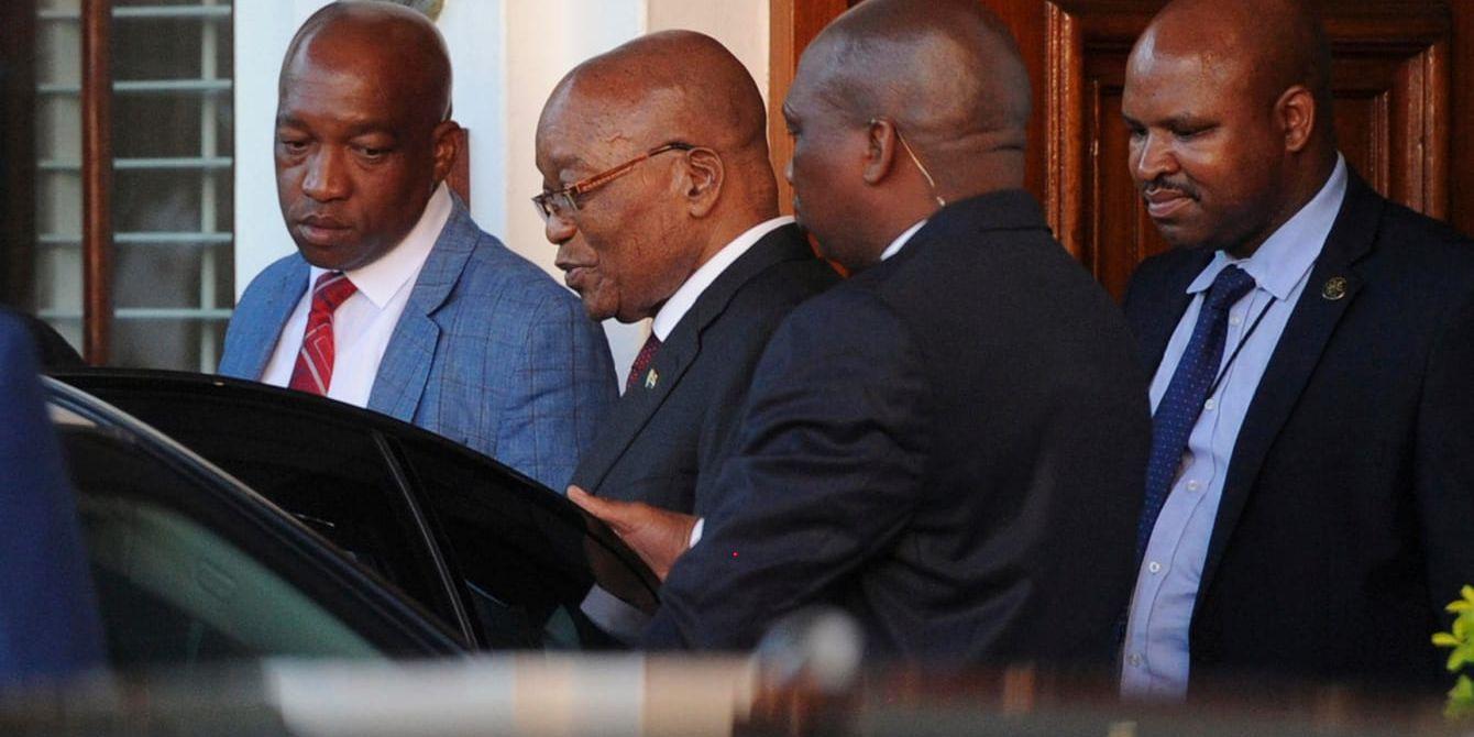 Sydafrikas president Jacob Zuma lämnar parlamentet i Kapstaden i förra veckan.