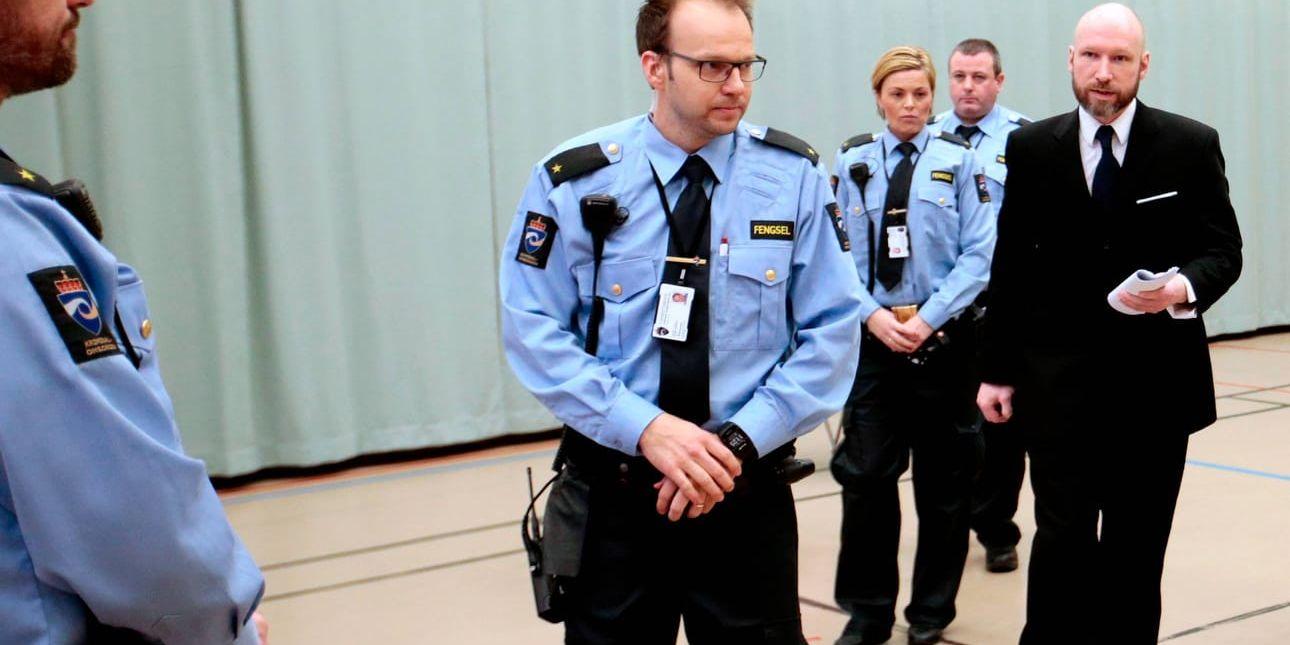 Anders Behring Breivik går vidare med anklagelserna om att hans mänskliga rättigheter kränkts under tiden i fängelse. Arkivbild.