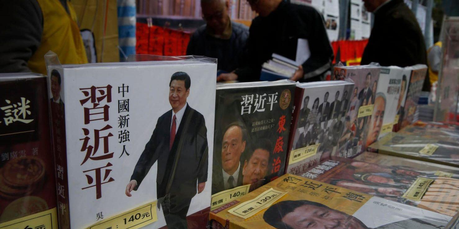Böcker från Hongkongbaserade förlaget Mighty Current som har förbjudits i Kina. Arkivbild.
