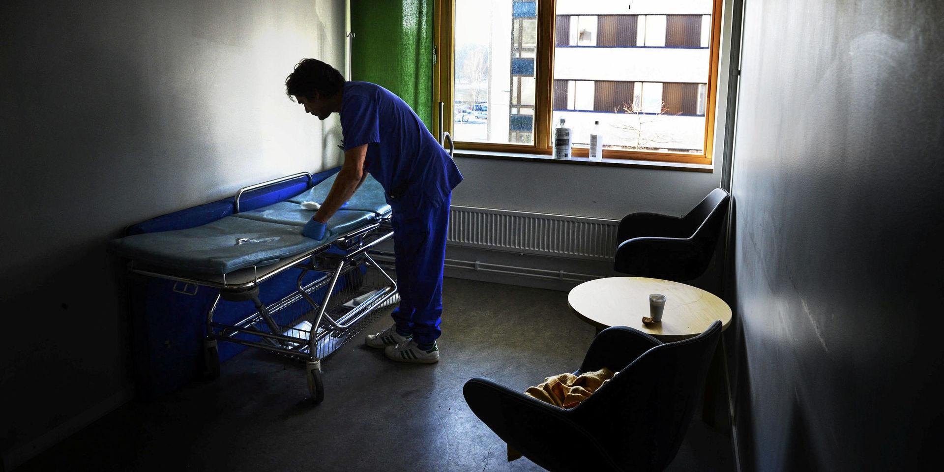 Sahlgrenska universitetssjukhusets psykiatriska akutmottagning finns en våning upp hos Östra sjukhuset. De tar emot i snitt 37 personer per dygn. 