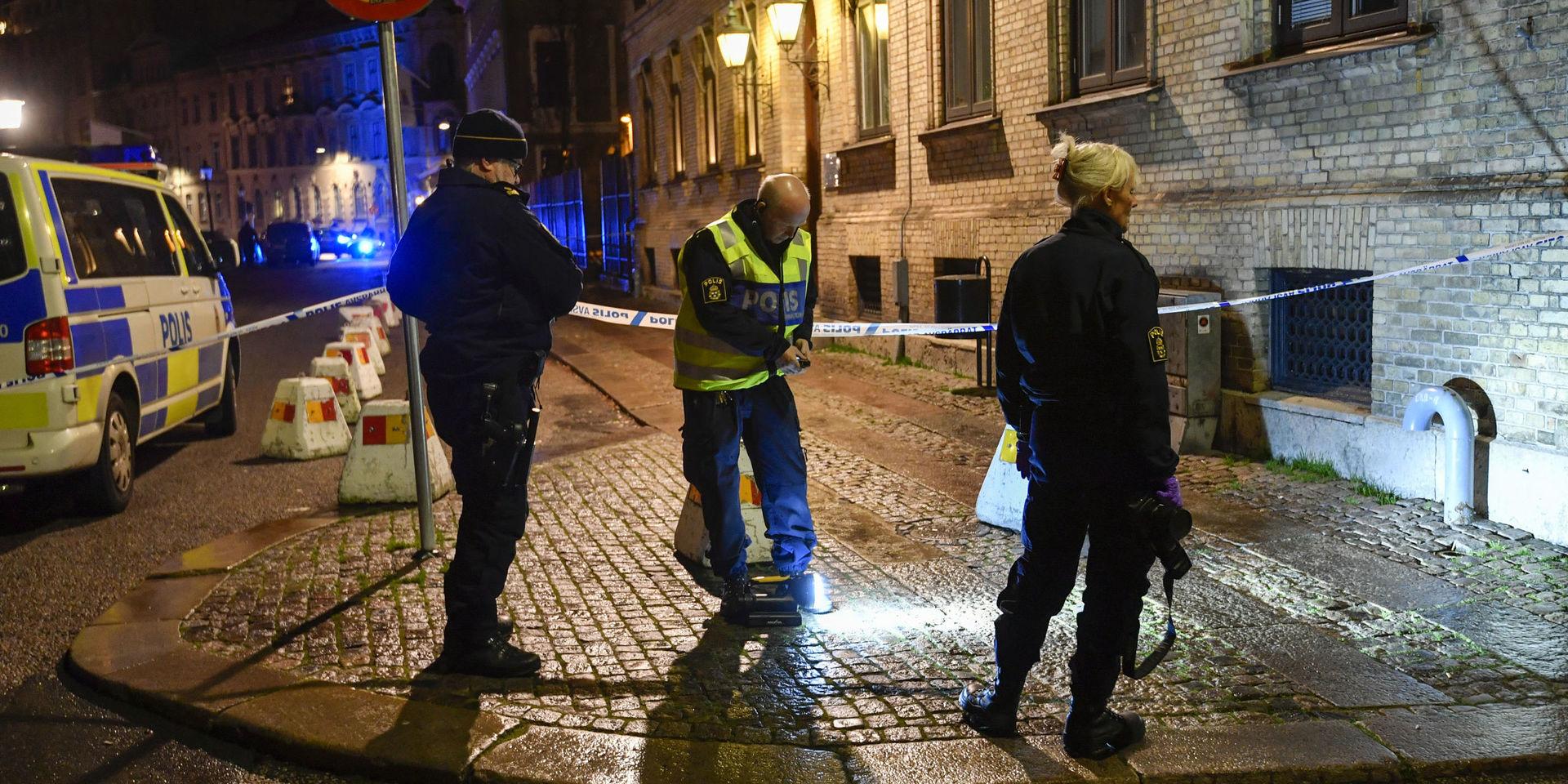 Under fredagen kommer åtal väckas mot tre personer efter attacken mot synagogan i Göteborg den 9 december i fjol.
