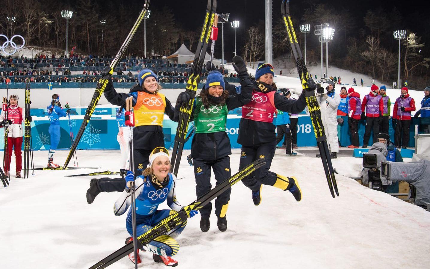 Stina Nilsson, Ebba Andersson, Charlotte Kalla och Anna Haag knep silvret i längdskidstafetten