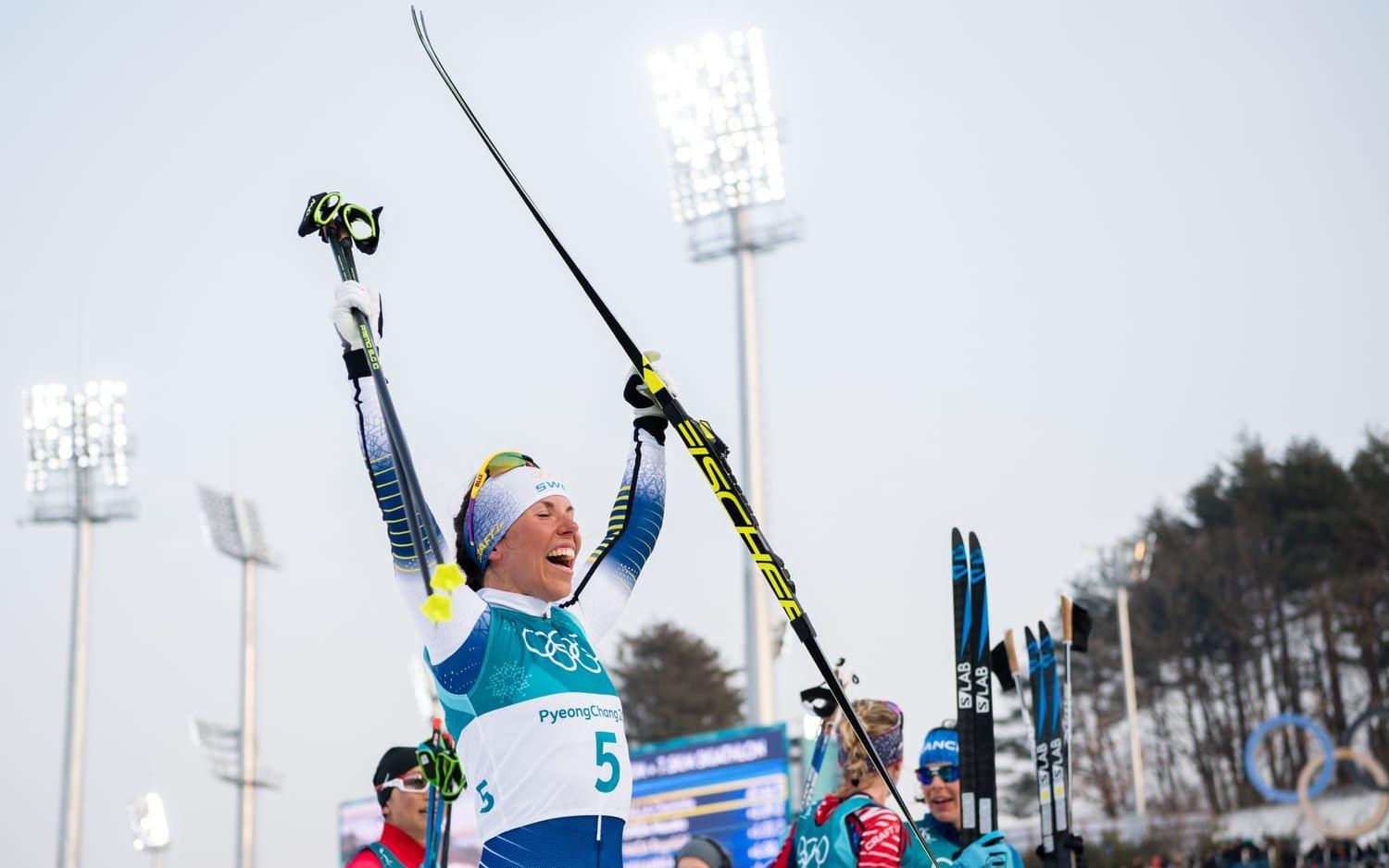 Charlotte Kalla körde hem Sveriges, och hela mästerskapets, första guld när hon korsade mållinjen först i skiathlon