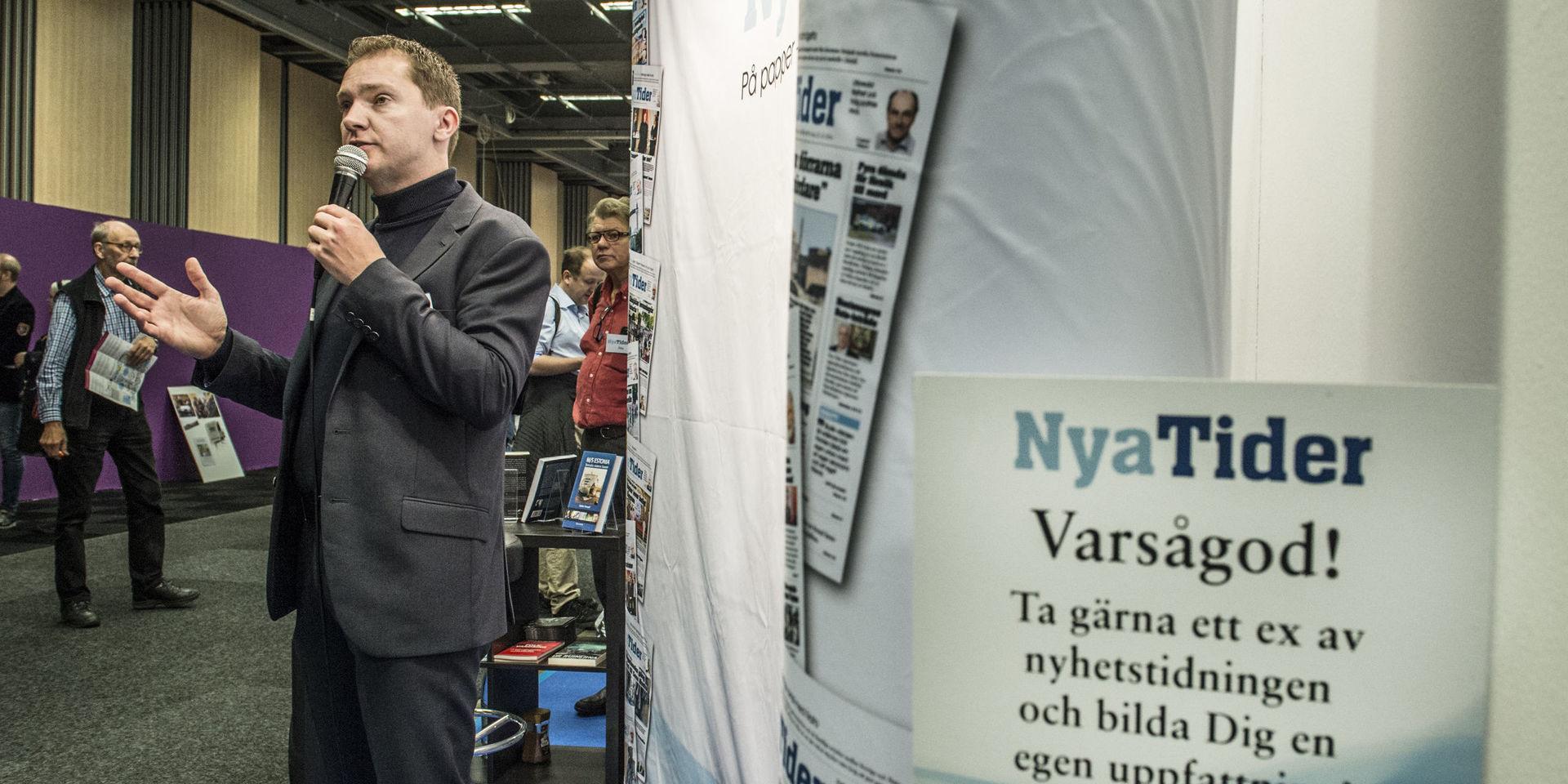 Nya Tiders chefredaktör Vávra Suk talade i tidningens monter på bokmässan på Svenska Mässan i Göteborg i fjol. Arkivbild.