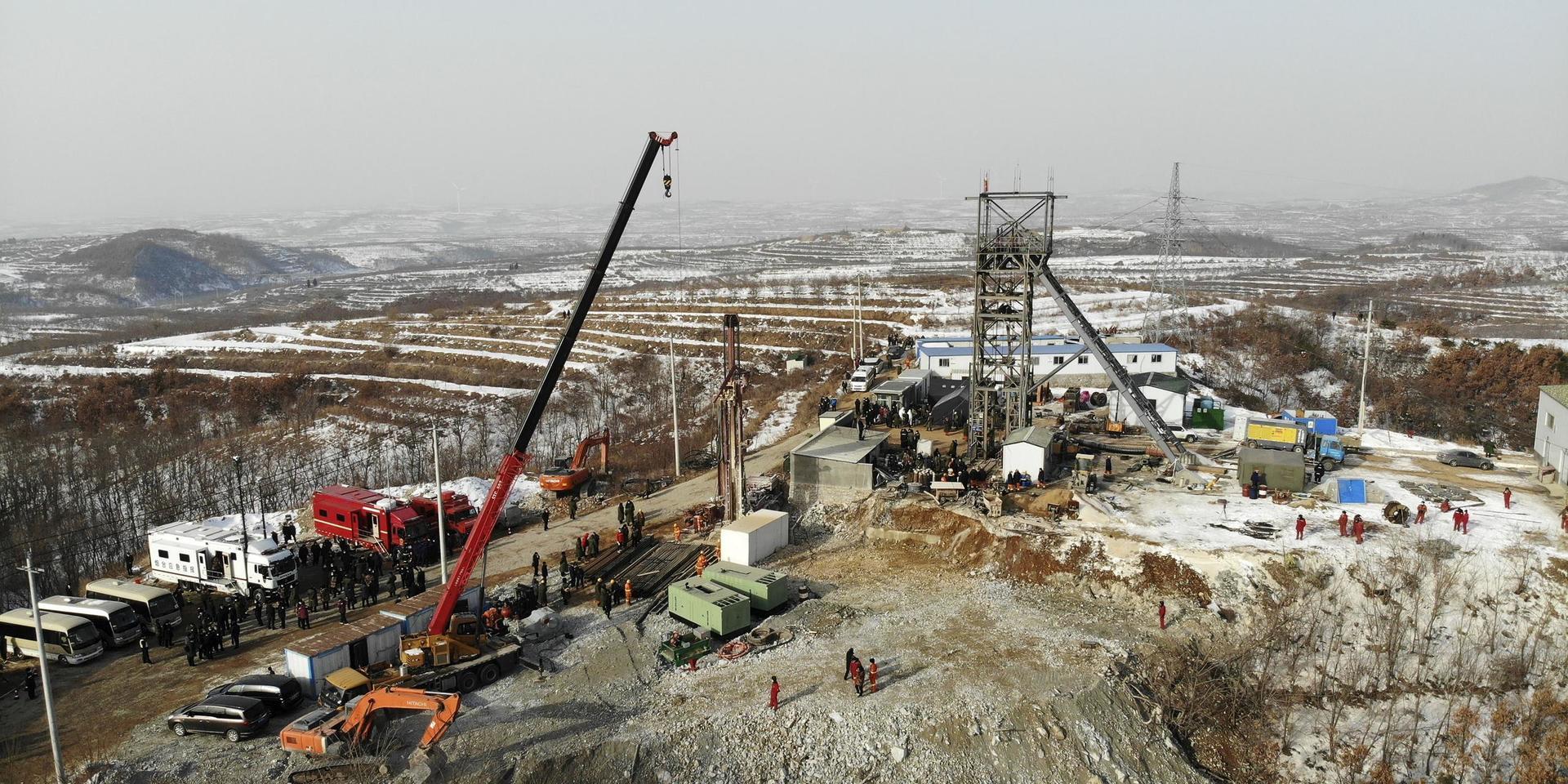 Räddningsinsatsen vid gruvan i Qixia i Kina.
