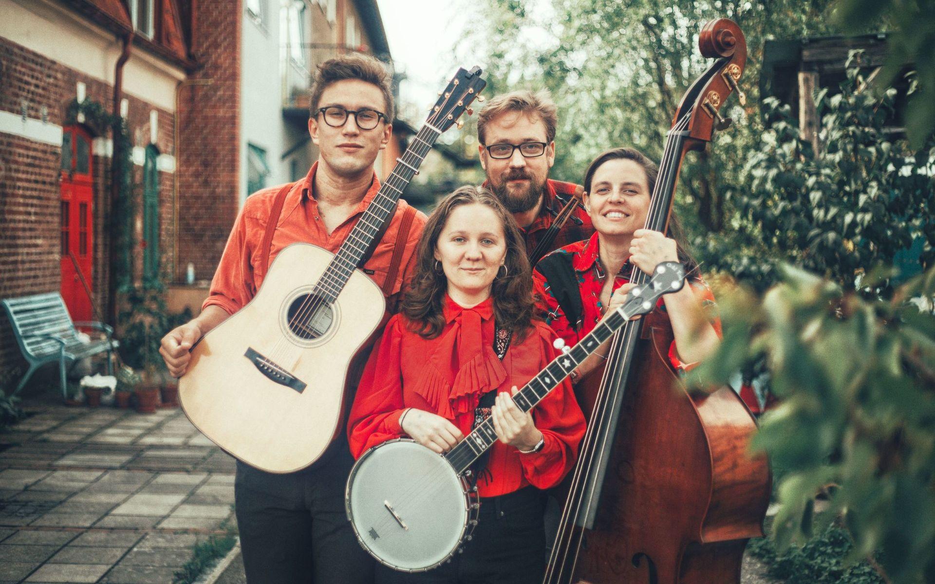 HAPPY HEARTACHES. Beskriver bluegrass som sentimental, banal och alldeles, alldeles underbar. Kvartetten kommer från lika delar Göteborg och Malmö. Från vänster: Max Tellving, Alicia Jardine, Albin Ekman, Brita Björs.