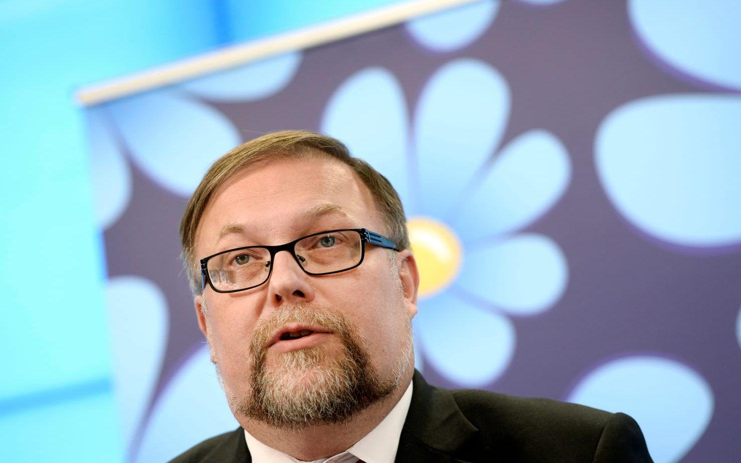 En som sällade sig till kritikerna var Sverigedemokraternas förre partiledare Mikael Jansson, som våren 2017 valde att utmana Jörgen Fogelklou (SD) om ordförandeposten.

Bild:TT
