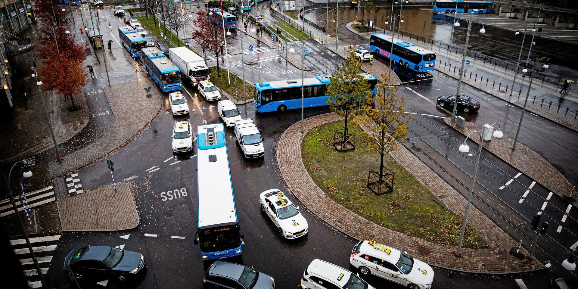 Att köra i Göteborg är just nu en utmaning, här syns hur trafiksituationen kan vara på Åkareplatsen. Men enligt en undersökning är stan en av världens bästa bilstäder.