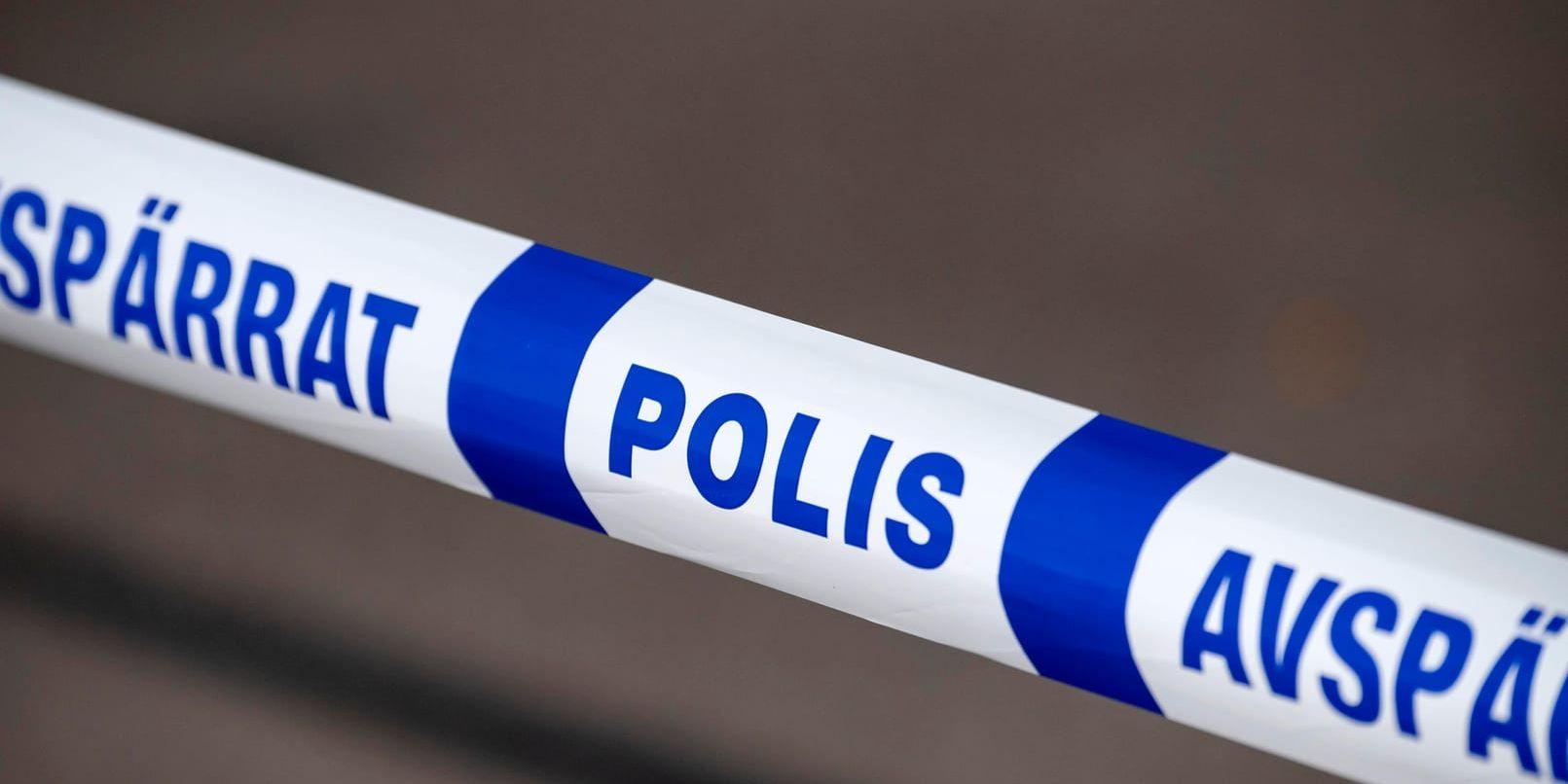 När en man i 25-årsåldern hittades död i Halmstad inleddes till en början en förundersökning om mord, men polisen tror inte att ett brott ligger bakom dödsfallet. Arkivbild.