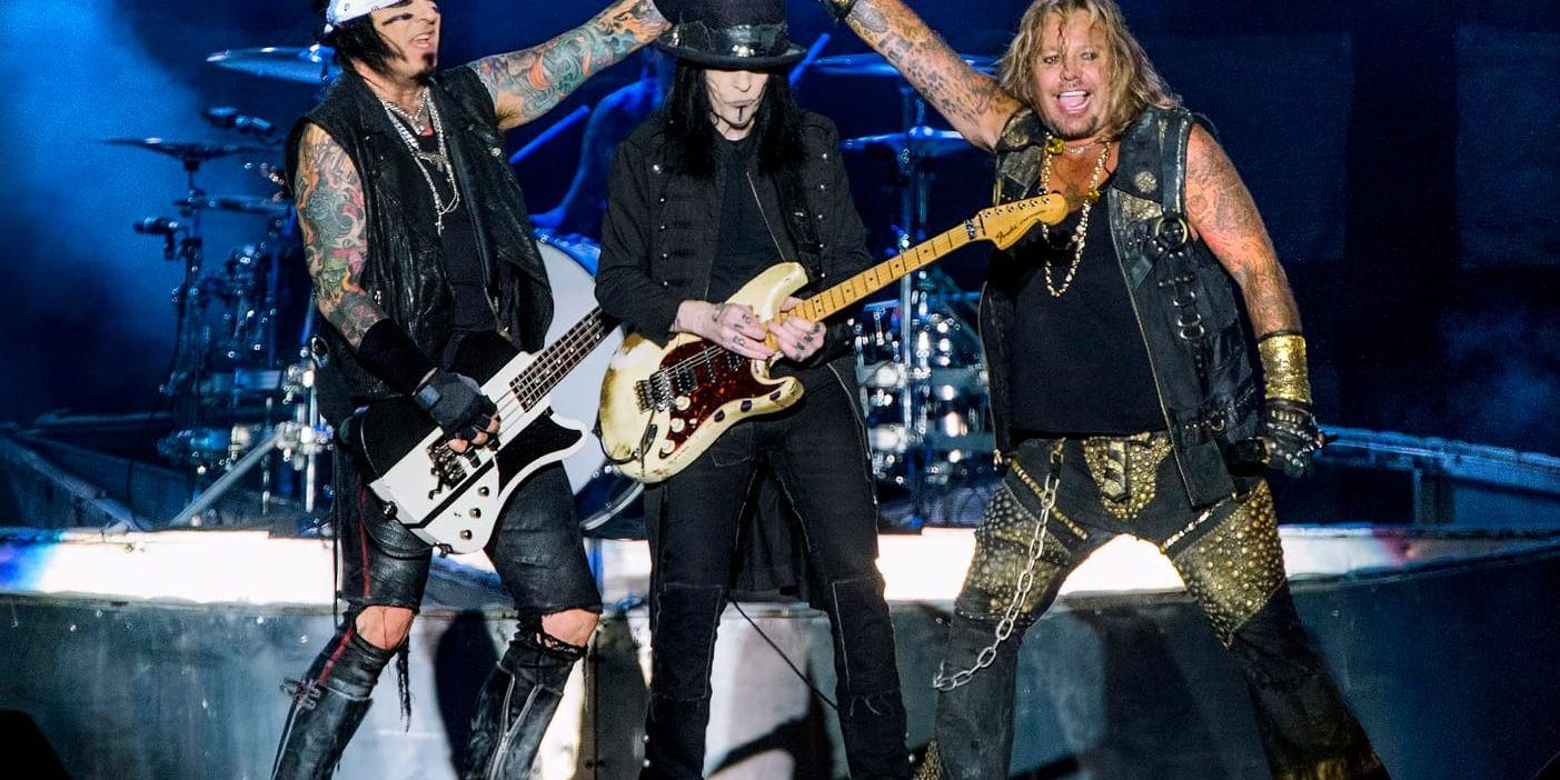 Mötley Crüe när de spelade på Sweden Rock Festival under avskedsturnén 2014–2015. Från vänster till höger Nikki Sixx, Mick Mars och Vince Neil. Arkivbild.
