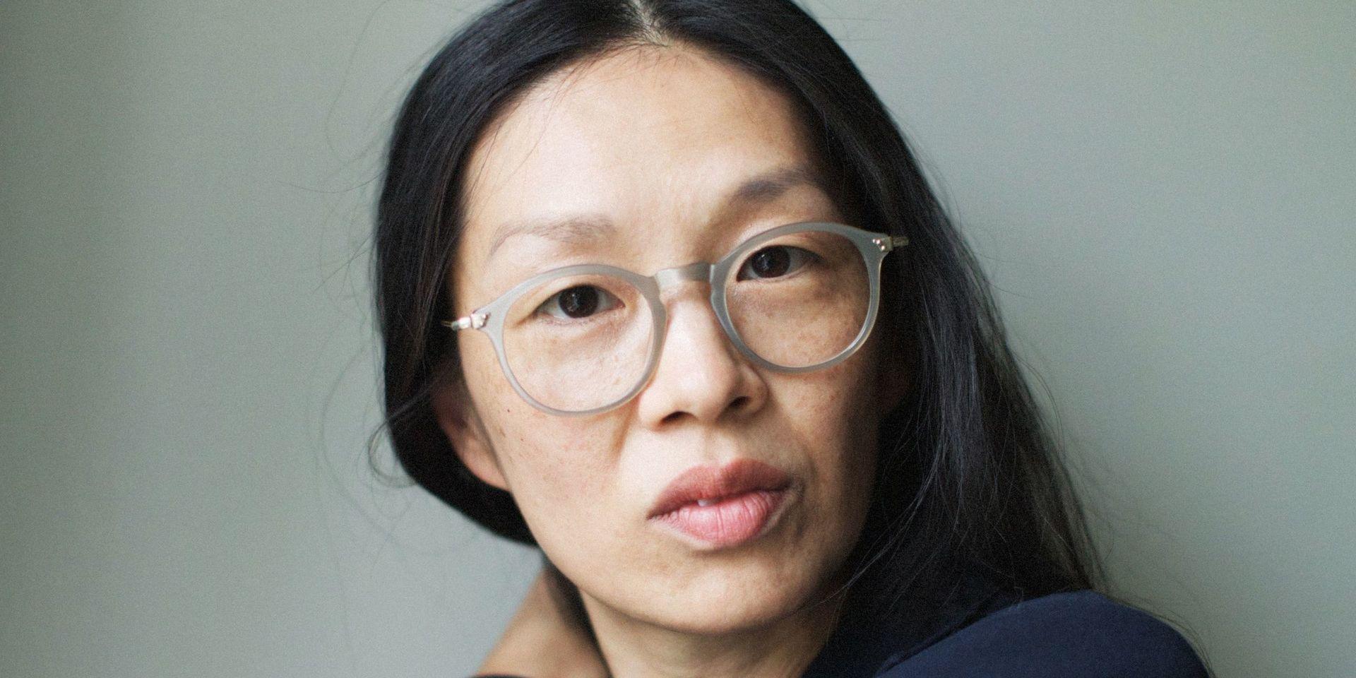 Mara Lee, en av skribenterna i Gläntas nya temanummer om kärlek. Hennes senaste bok &quot;Kärleken och hatet&quot;, utkom 2018.