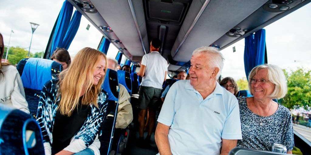 Kent och Margareta Karlsson åkte buss i Håkan Hellströms fotspår.