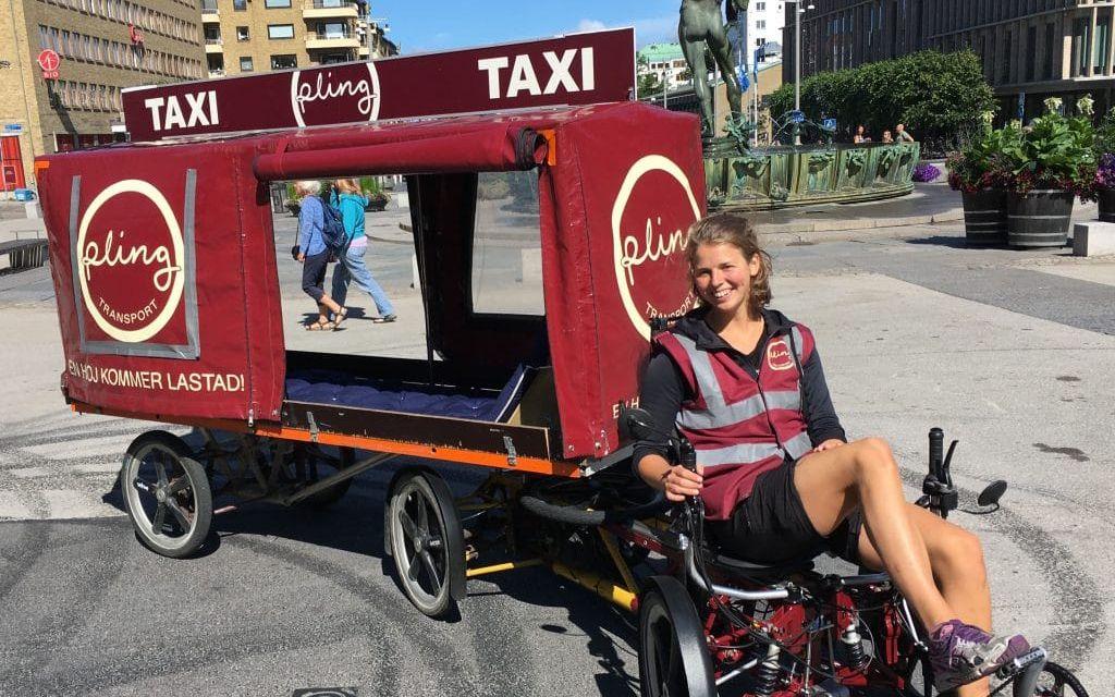 Matilda Landelius är chauffören som ska cykjla göteborgarna runt i innestan i sommar. Foto: Sanna Ansbjer