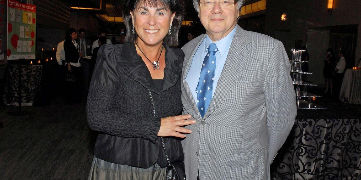 Den kanadensiska miljardärsparet Honey och Barry Sherman har hittats döda. Arkivbild från 2010.