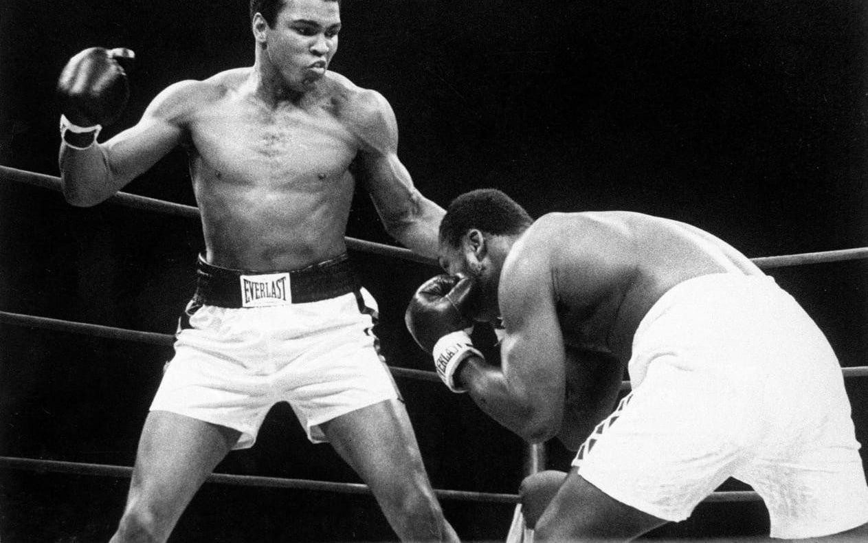<strong>Muhammad Ali vs. Joe Frazier.</strong> De tre matcherna mellan Ali och Frazer anses av många vara de häftigaste i boxningshistorien. Foto: TT