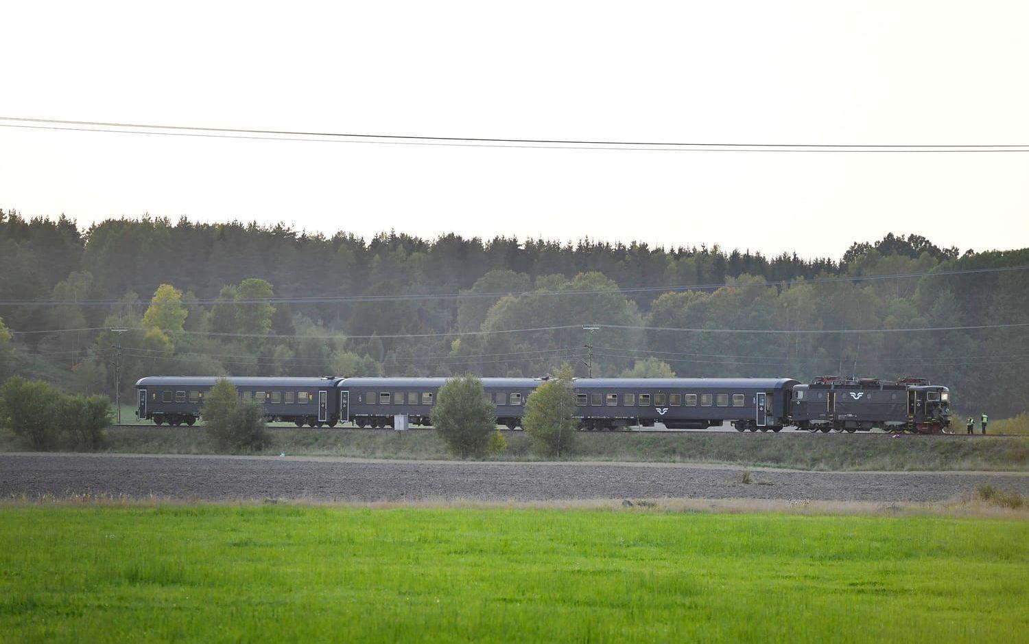 Ett SJ-regionaltåg och ett pansarfordon har krockat i trakterna kring Trosa i Södermanlands län. Bild: TT
