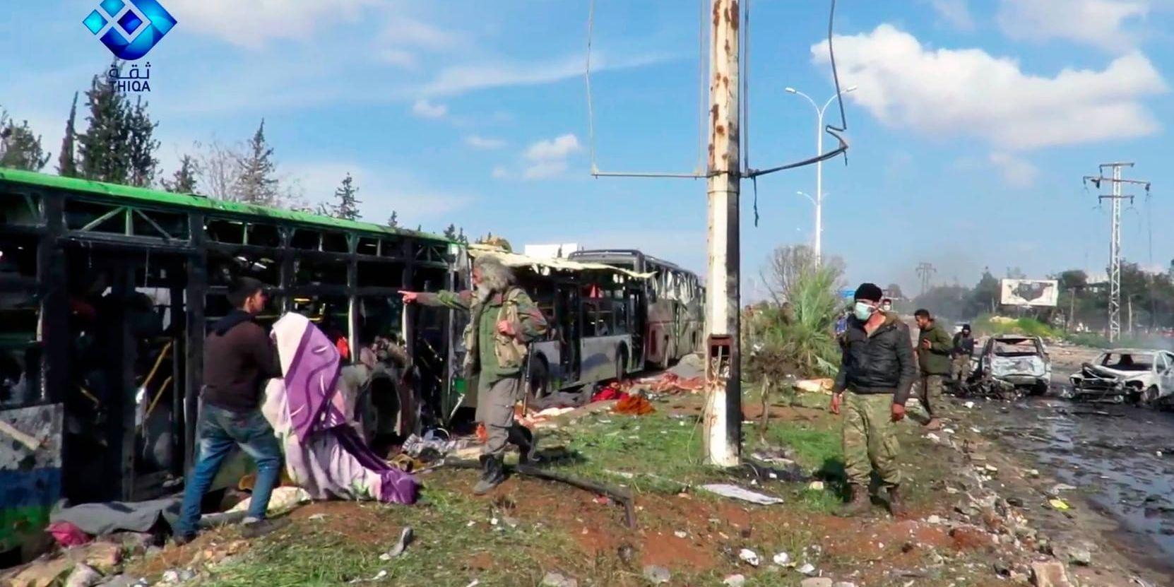 Nästan 70 personer av de som dödades i lördagens bombdåd var barn. Ombord på bussarna fanns människor som enligt en överenskommelse skulle få lämna belägrade städer i Syrien.