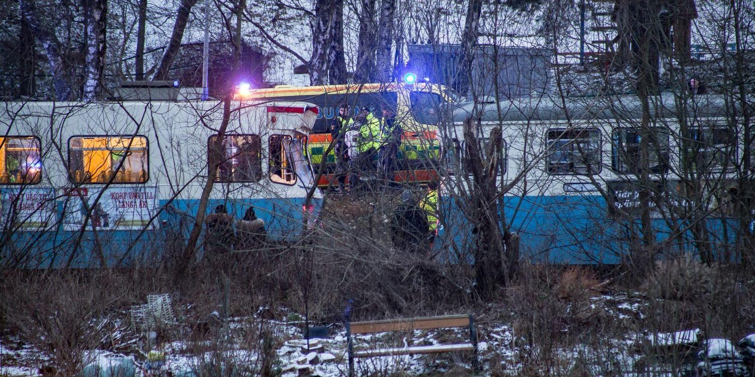 Totalt nio personer skadades efter en krock mellan två spårvagnar i Frölunda på onsdagen. Fyra fick föras till sjukhus.
