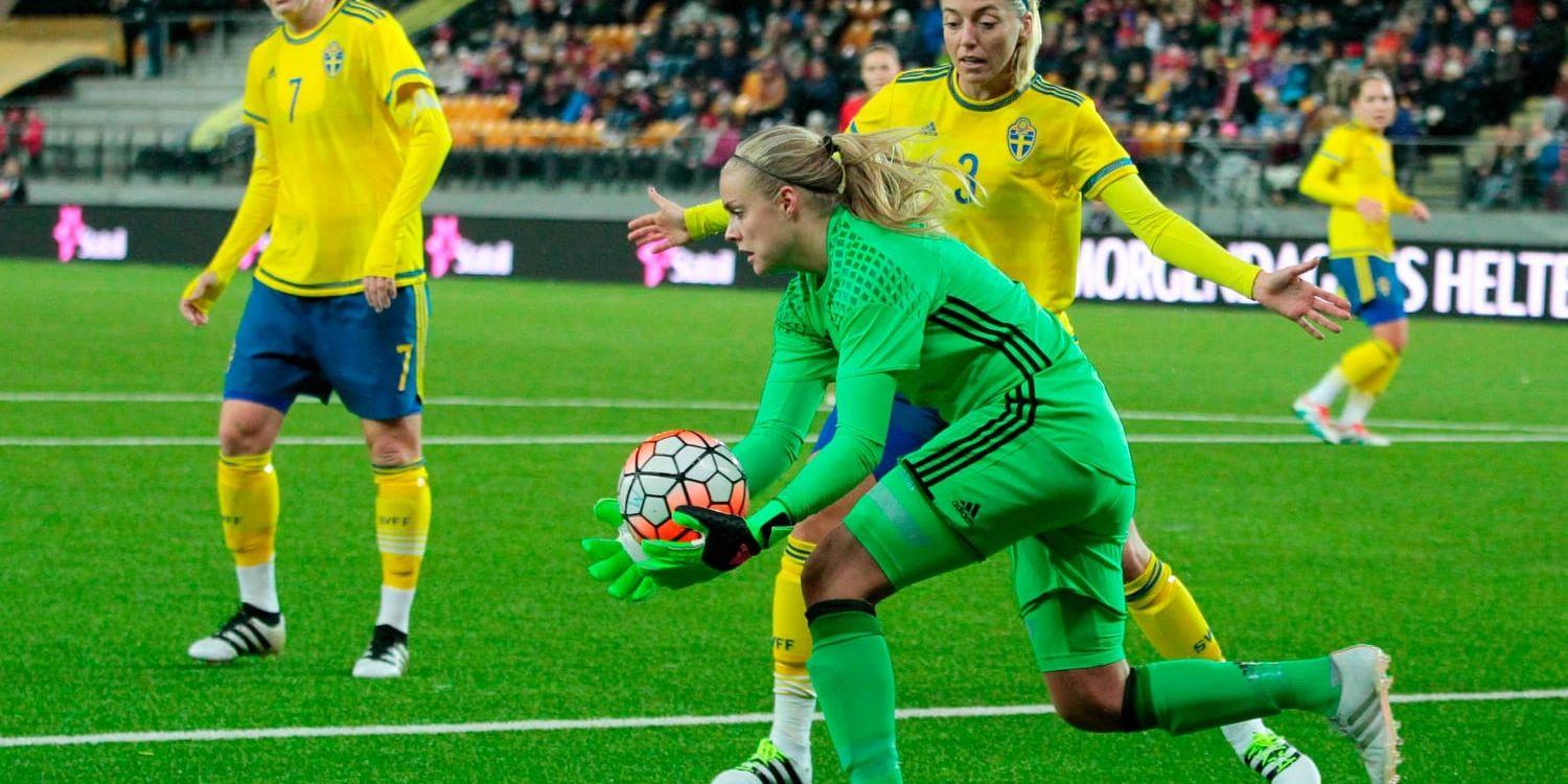 Sveriges målvakt Hilda Carlén fick hålla nollan mot Norge.