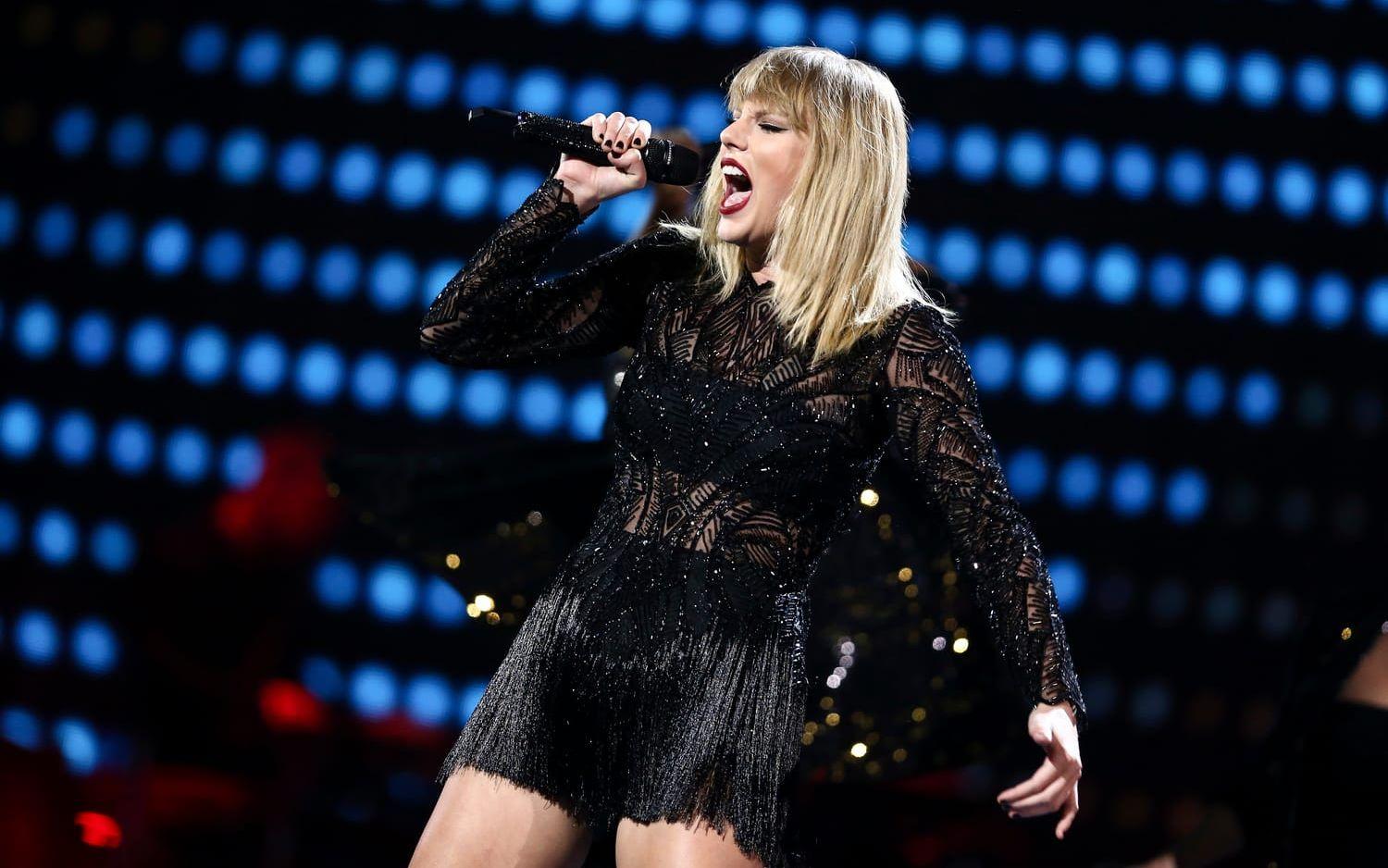 Taylor Swift är den enda artisten som kammat hem två platser på listan. "Shake it off" har setts hela 2, 04 miljarder gånger. Foto: TT