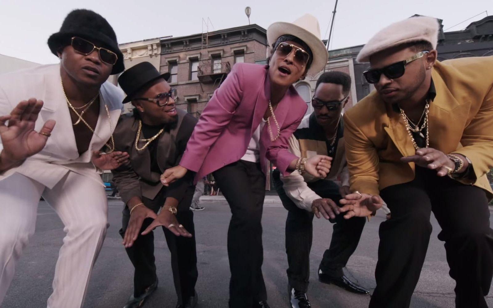 Med 2,3 miljarder visningar är Mark Ronson och Bruno Mars "Uptown funk" blivit en av de mest populära Youtube-klippen någonsin. Foto: TT