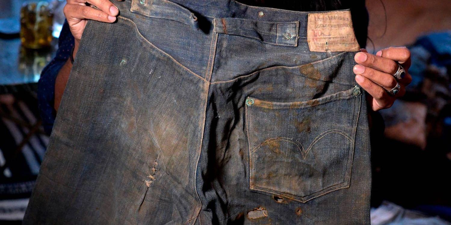 Jeans med riktig smuts – ett par Levi's från 1888. Arkivbild.