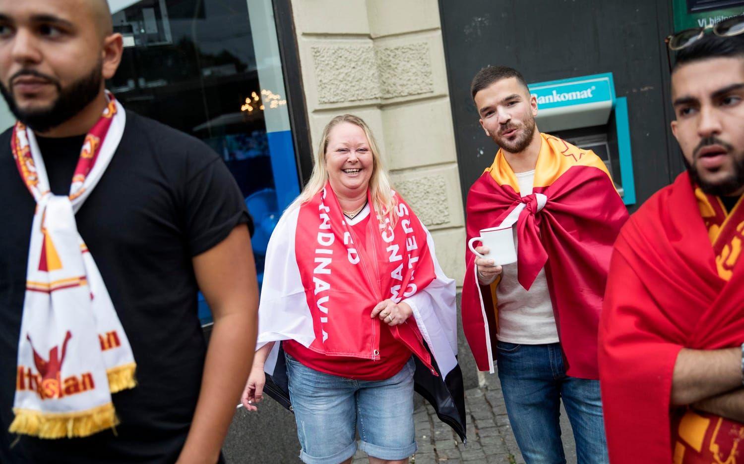 Anna Ohlsson, supporteransvarig Manchester United och Kemal Coskun, Galatasaray-supporter. Bild: Anders Ylander.