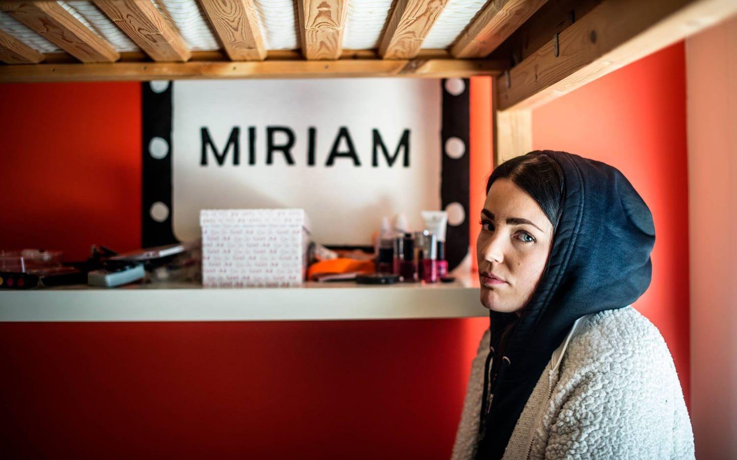Miriam Bryant i sitt flickrum i Utby. Bild: Jenny Ingemarsson