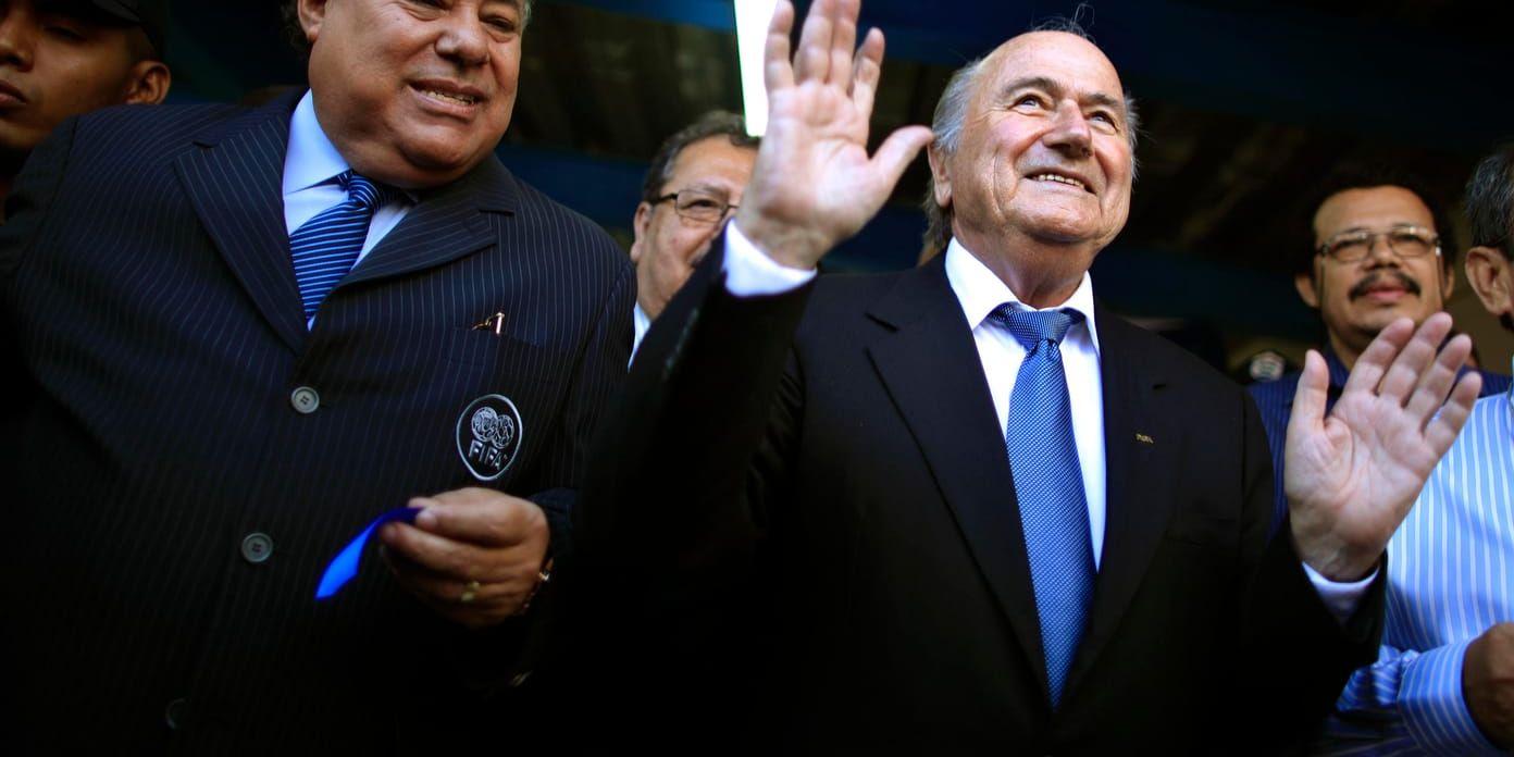 Julio Rocha, till vänster, har stängts av på livstid av Fifa. Här med Sepp Blatter, Fifas förre ordförande, som också är avstängd.