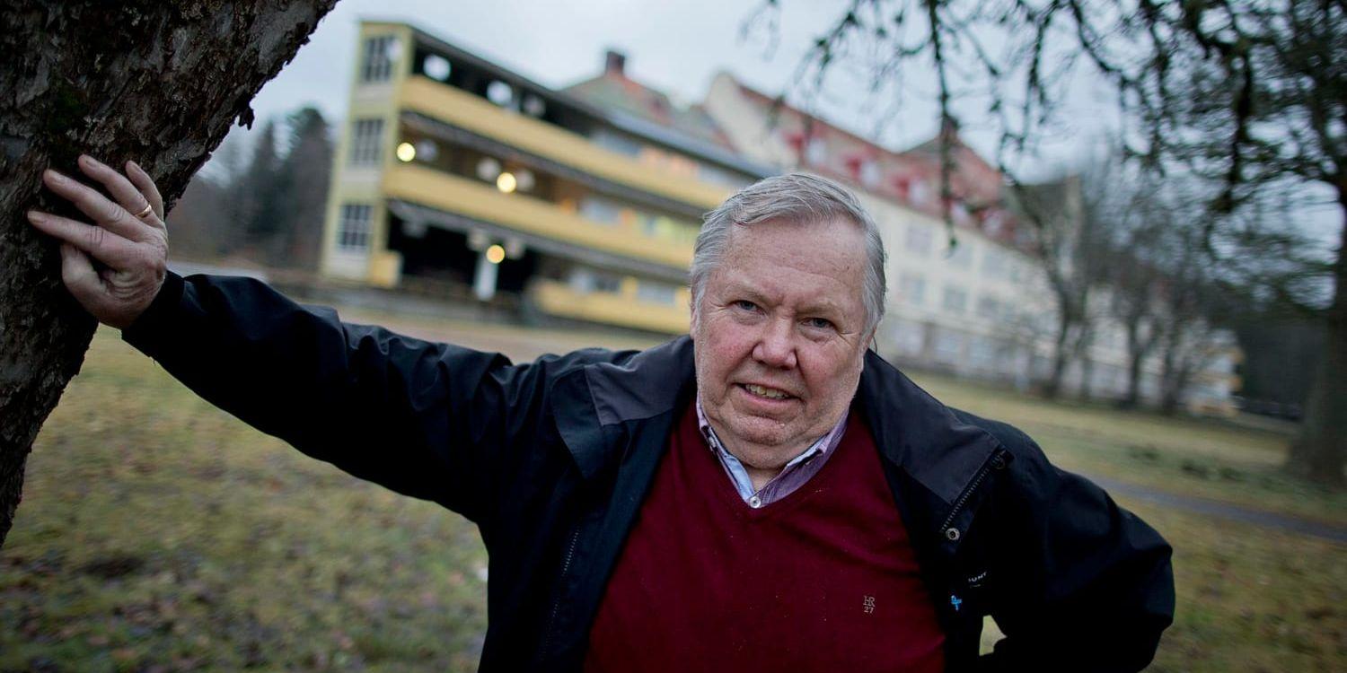 Bert Karlsson framför ett asylboende. Arkivbild.