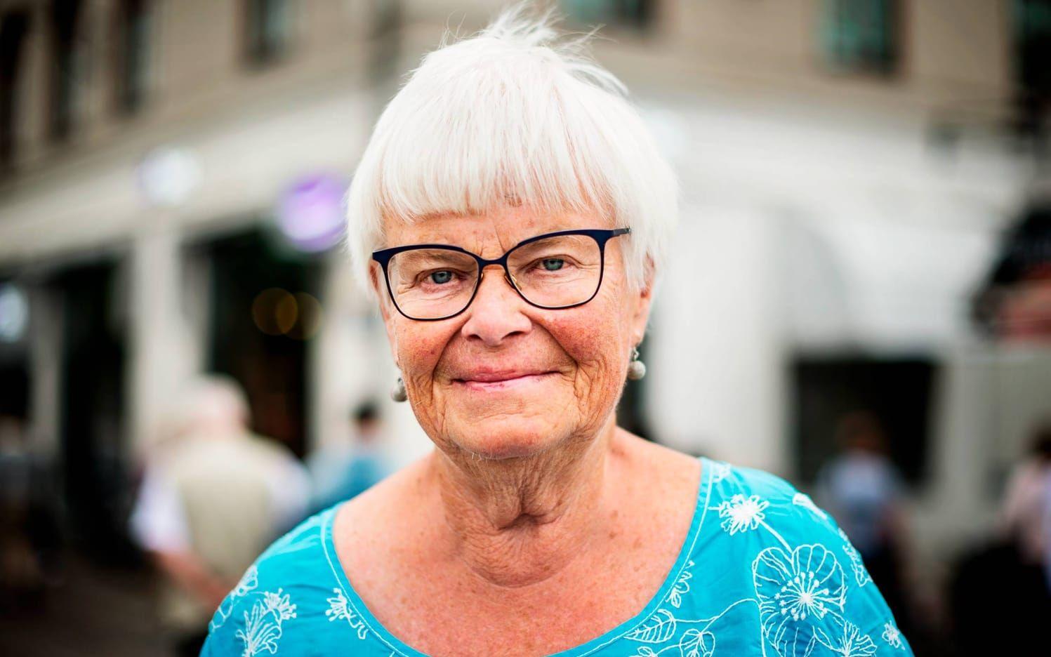 Sia Magnusson, 72, pensionär, Högsbo Vi har suttit och tittat på presskonferensen. Jag tycker att Annika Strandhäll är kompetent, och att det är positivt att det kommer in någon utifrån, som inte bor i Stockholm. Bild: Jenny Ingemarsson