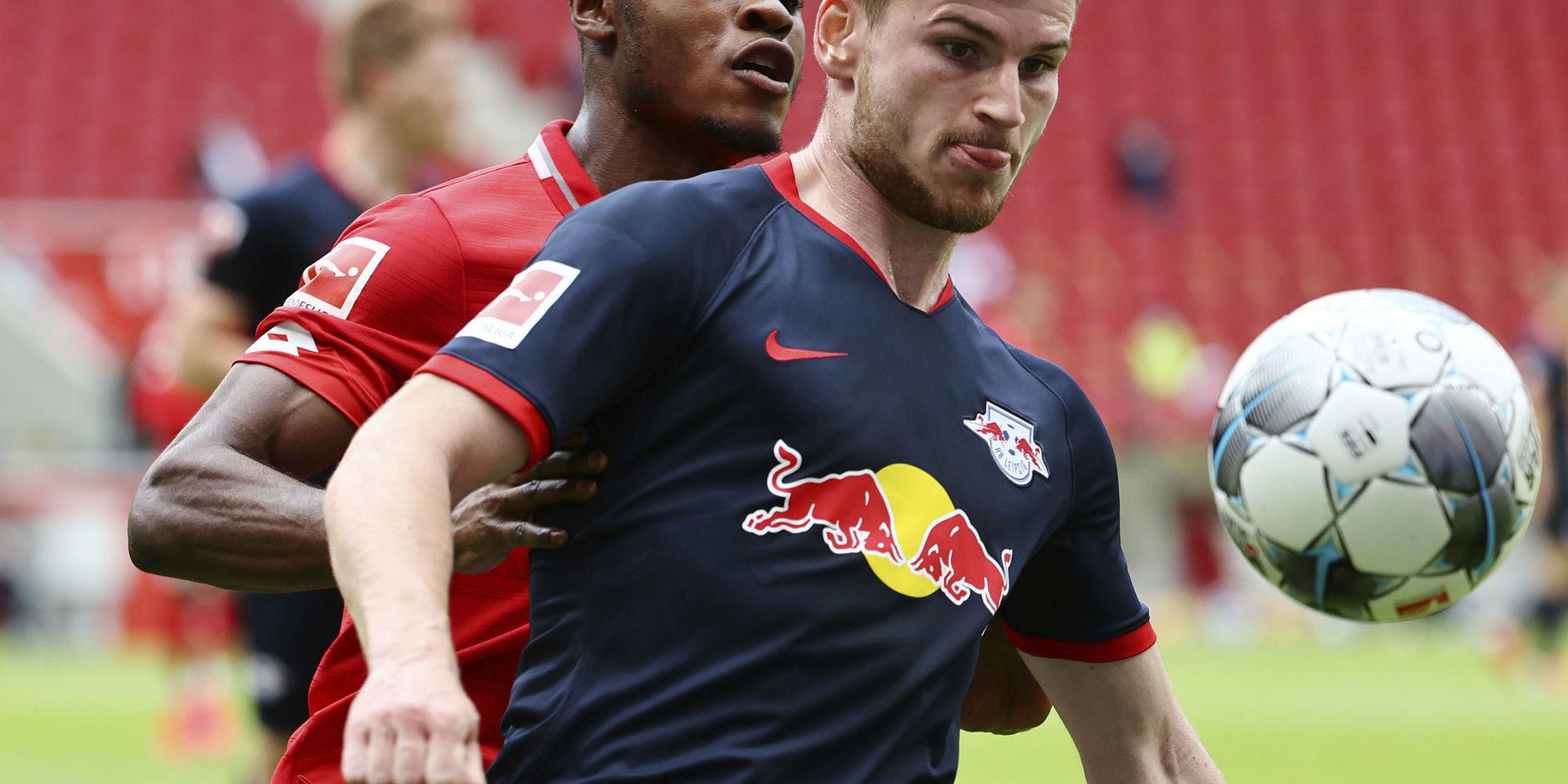 Leipzigs Timo Werner, i mörk tröja, gjorde hattrick för andra gången mot Mainz den här säsongen.