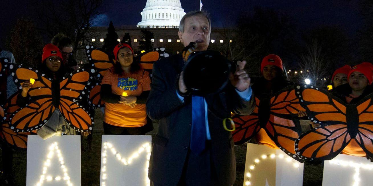 Senator Dick Durbin (Demokraterna) talar vid en Daca-demonstration i Washington i söndags.