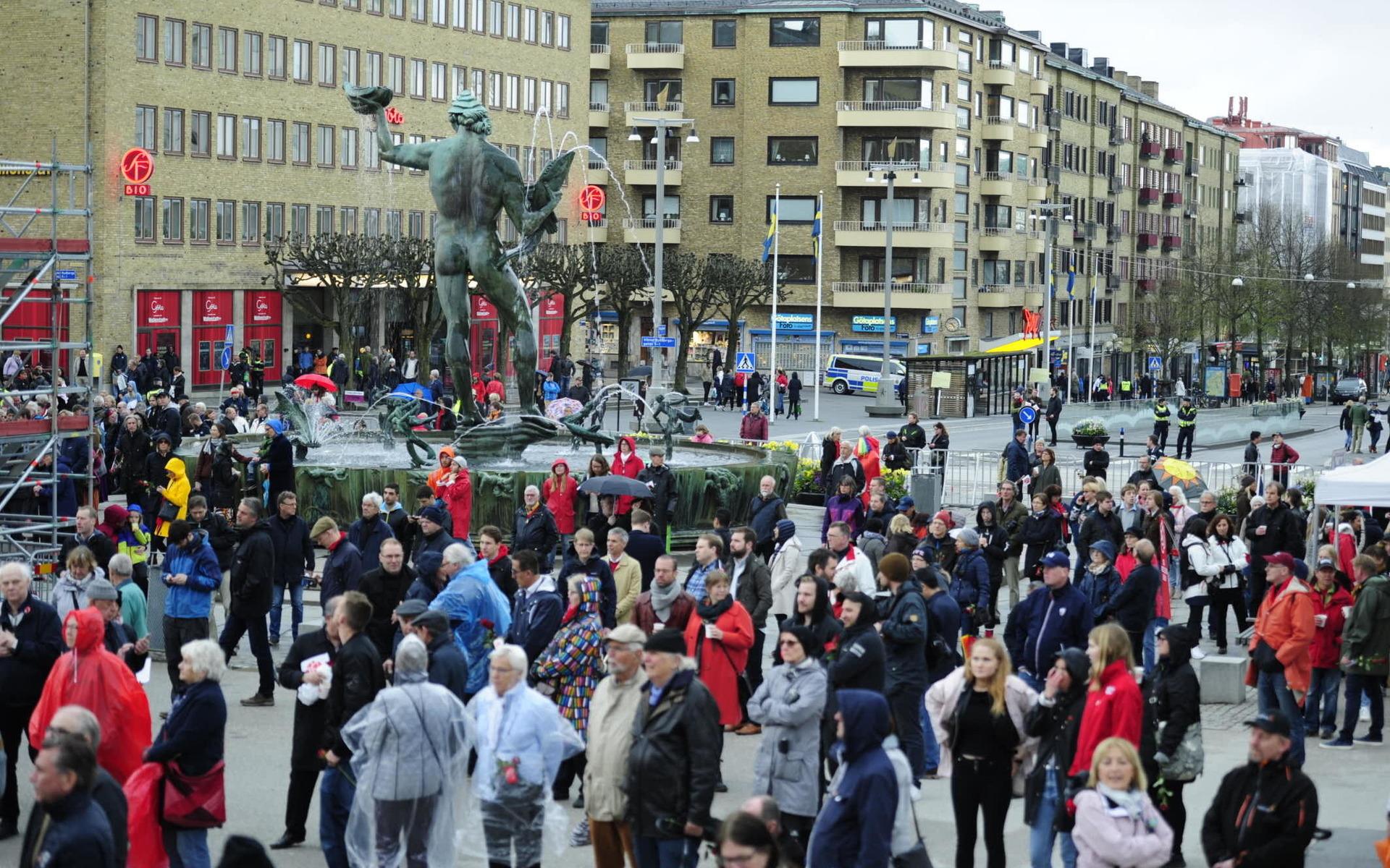 Knappt 1100 personer deltog i Socialdemokraternas tåg. 
