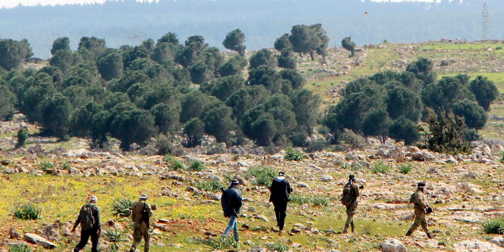 Turkietstödda milismän från Fria syriska armén (FSA) i byn Der Mismis i sydöstra delen av regionen Afrin.