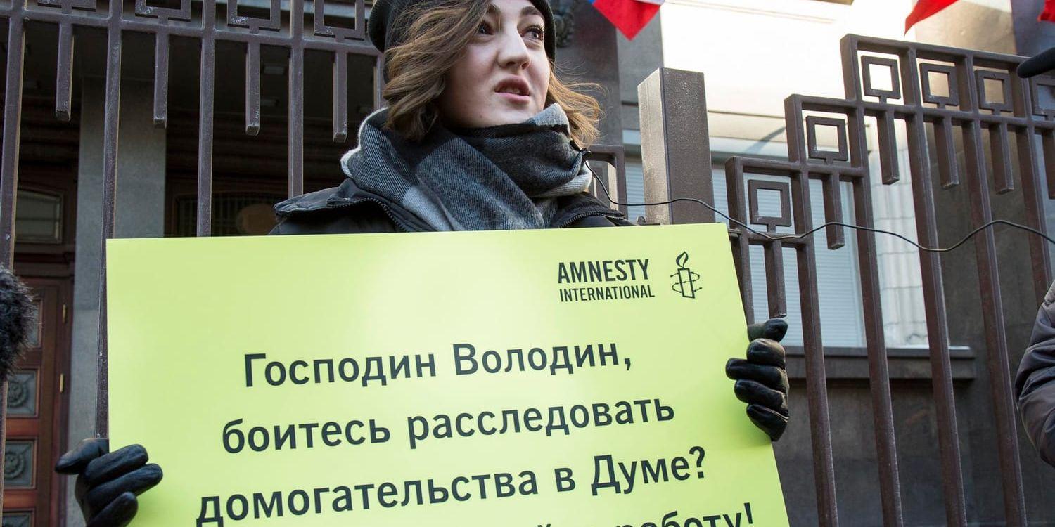 En Amnesty International-aktivist kräver utredning av misstankarna om sexuella trakasserier i ryska duman, som nu lett till en mediebojkott. Arkivbild.