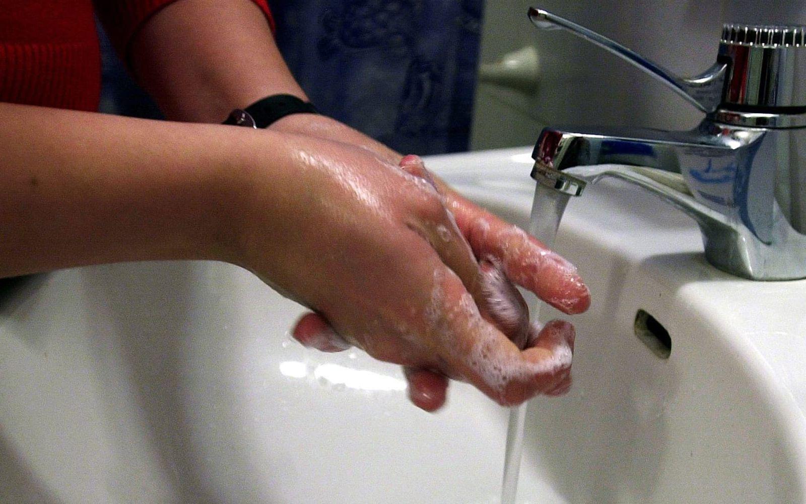 <strong>15 OKTOBER:</strong> Internationella dagen för att tvätta händerna. Foto: TT