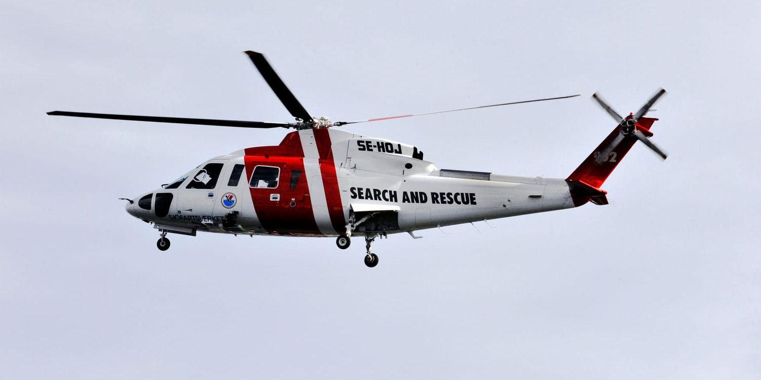 En helikopter från Sjöräddningen har deltagit i sökandet. Arkivbild.
