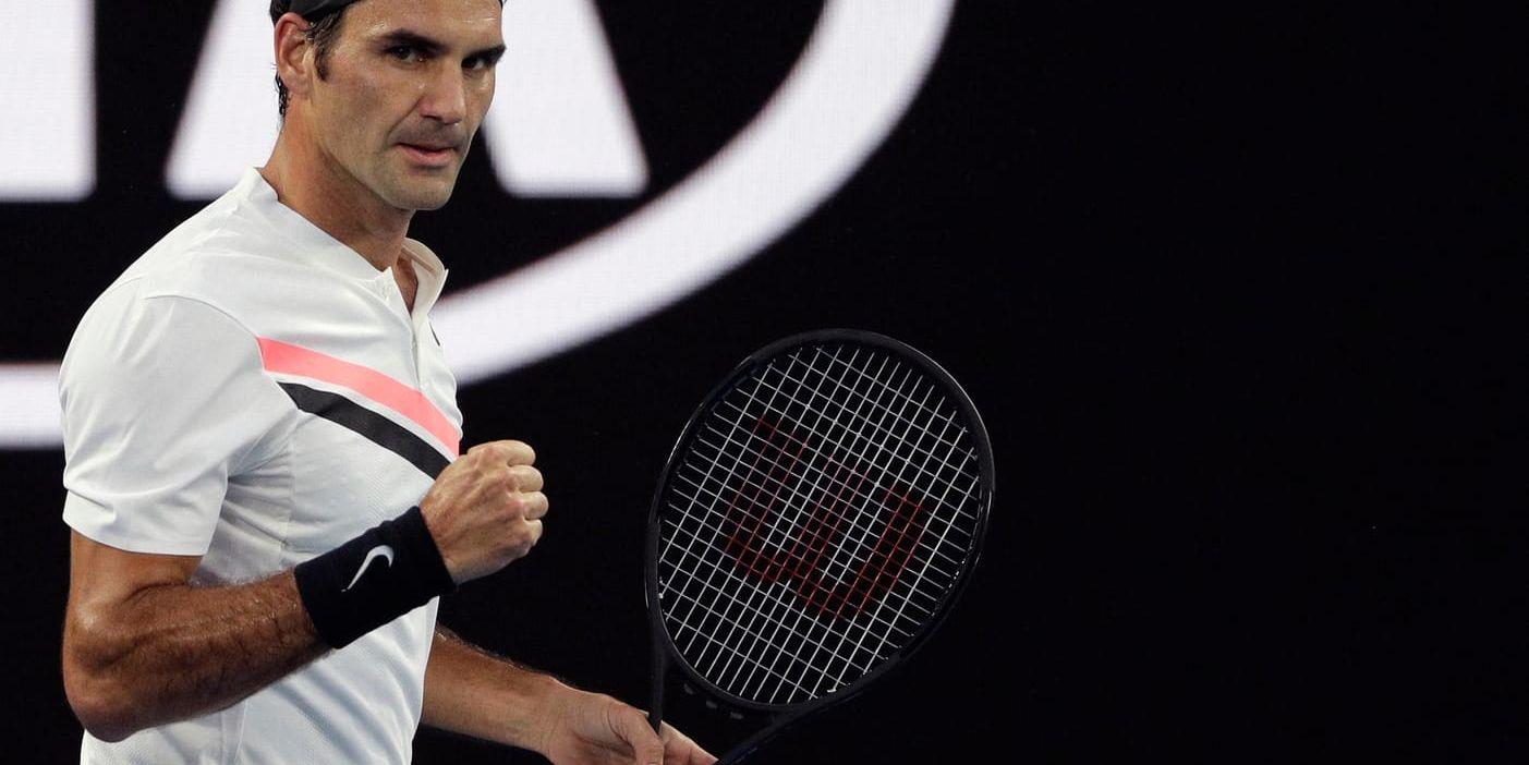 Roger Federer, Schweiz, jublar under matchen mot Aljaz Bedene, Slovenien, i den första omgången av Australian Opens herrsingelturnering.