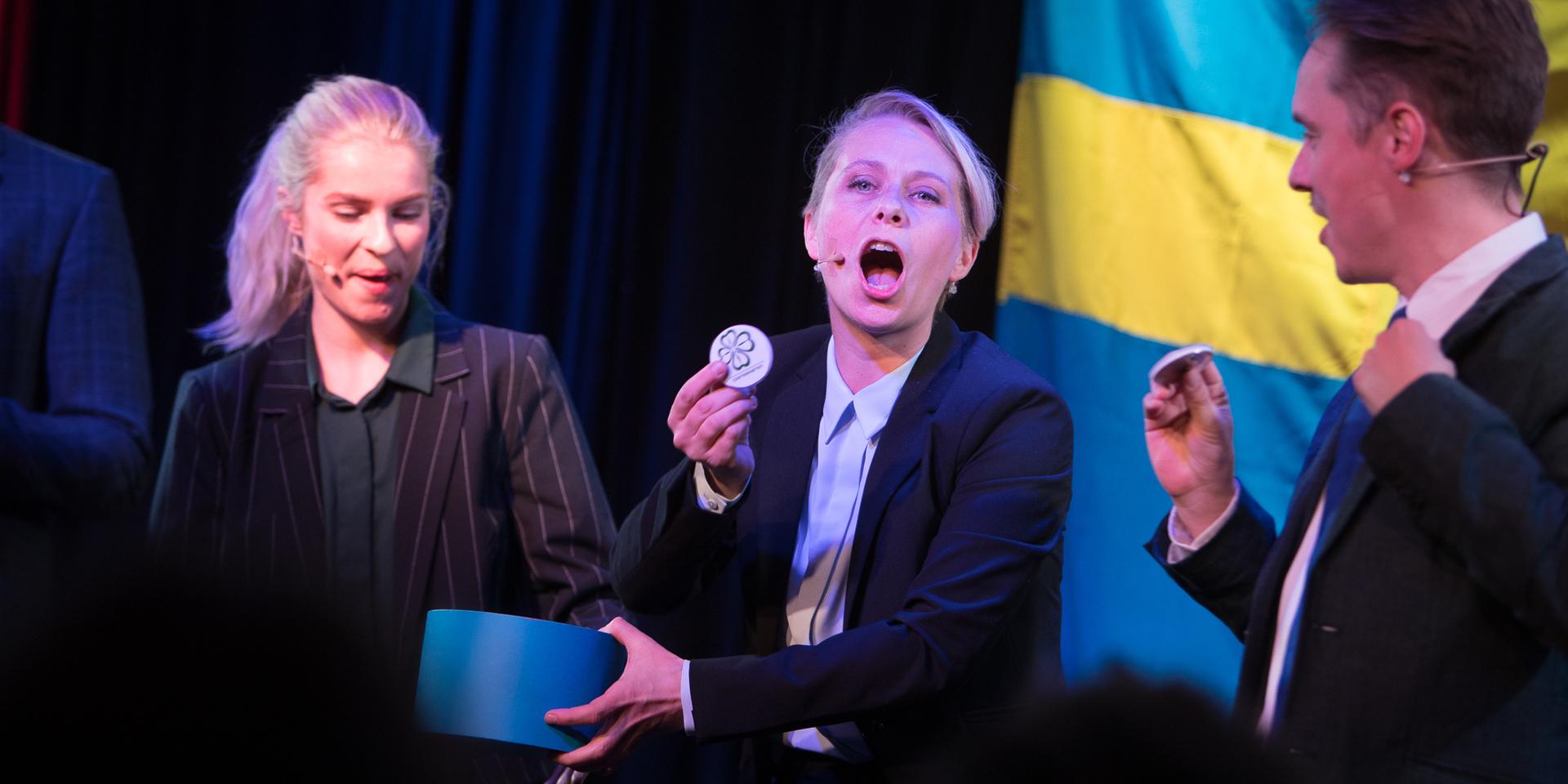 Partistrid. Sofia Henningsson, Frida Sundström och John Pekkari på Improverket.