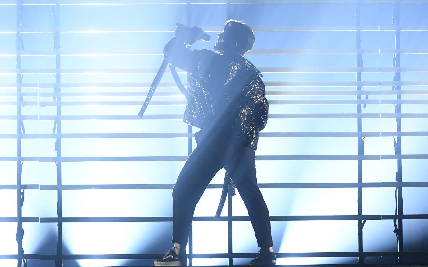 Benjamin Ingrosso med "Dance You Off" under lördagens första deltävling i Melodifestivalen 2018 i Löfbergs Arena.