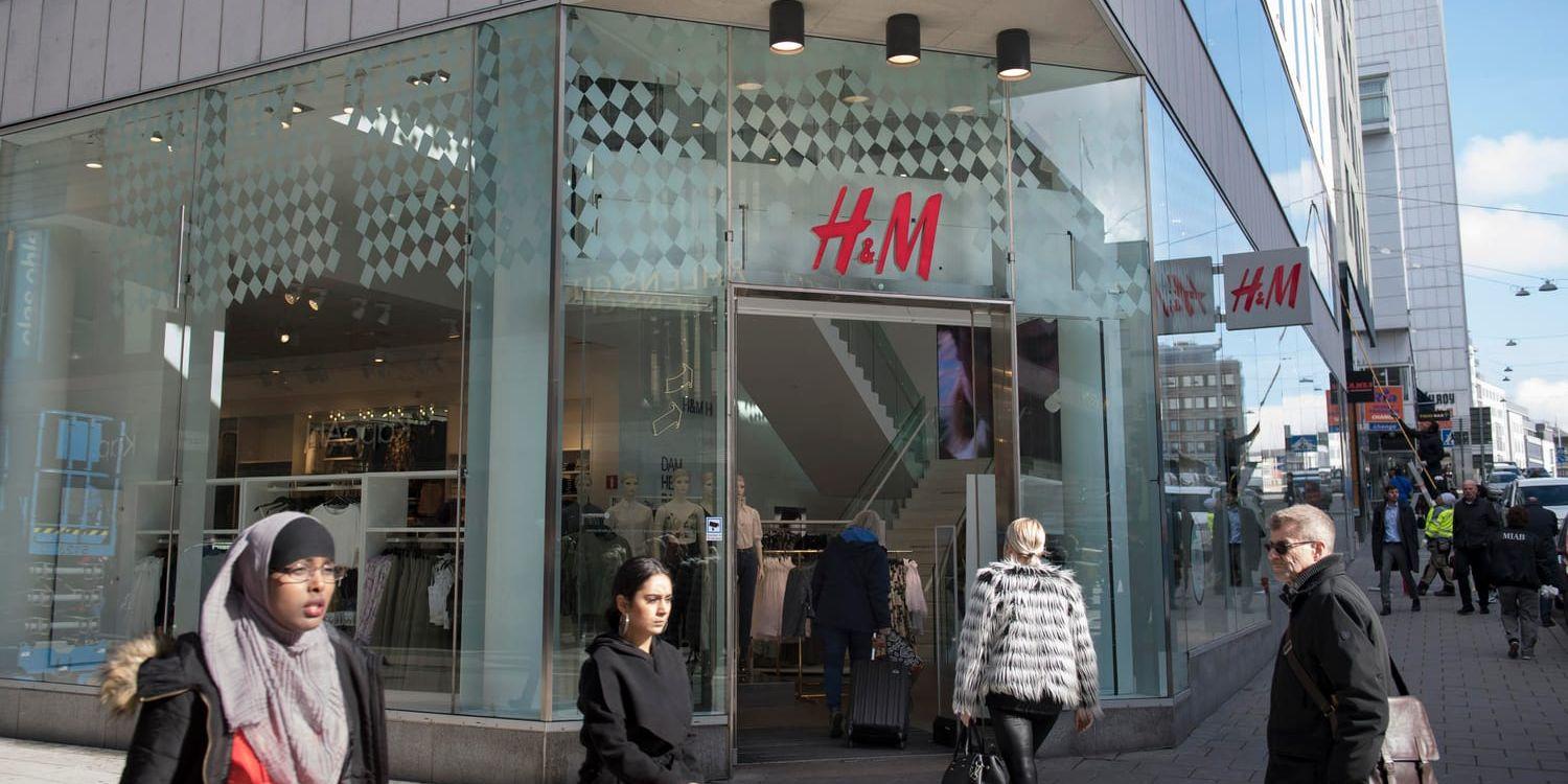 H&M rasar på börsen efter höga varulager och en lägre vinst än väntat. Arkivbild.