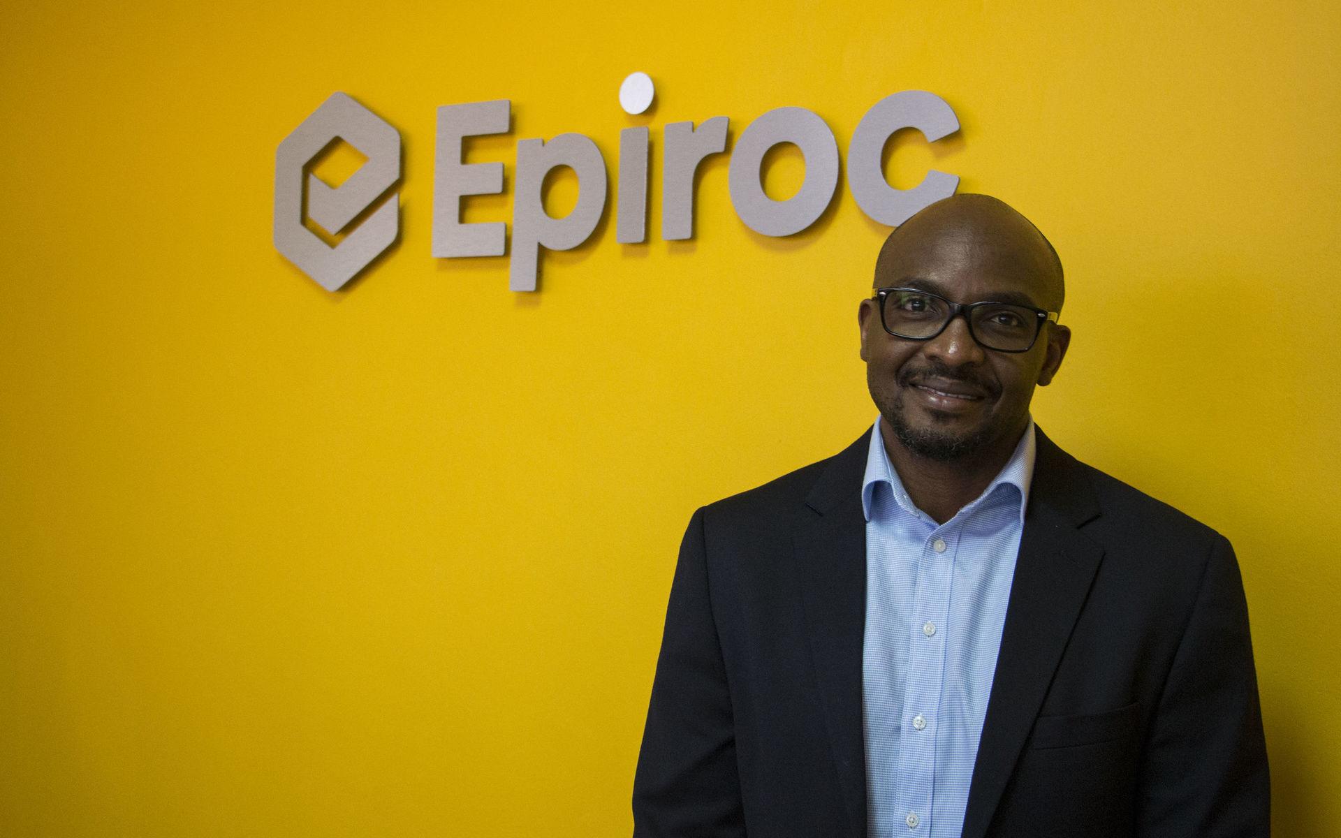 Patrick Chanda är landchef för Epiroc i Zambia. Han verkar oförstående inför vikten av transparens, men trycker på att de ställer höga krav på alla företag de jobbar med att skriva under på Epirocs uppförandekod och är tydliga med att säkerhet och miljö är viktiga hållbarhetsparametrar för företaget.