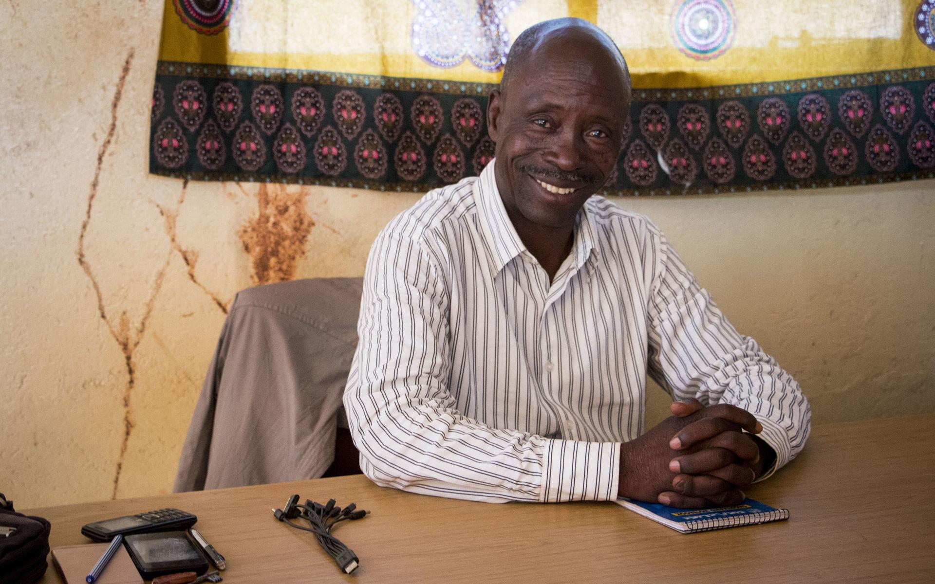 Lawrence Mwanangombe är samordnare för den arbetsgrupp som lokalbefolkningen i Kalumbila skapat för att driva sina krav gentemot gruvan. ”Det verkar som att staten stödjer investeraren mycket mer än det lokala samhällen och vi är skyfflade i händerna på företaget”, säger han.