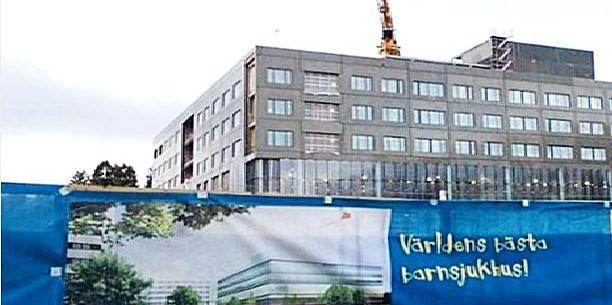 Okunnigt. Socialstyrelsen påstår att bara byggplaner finns på ett nytt barnsjukhus vid SU/Östra. I själva verket pågår bygget för fullt och tas i drift 2020, skriver debattörerna.