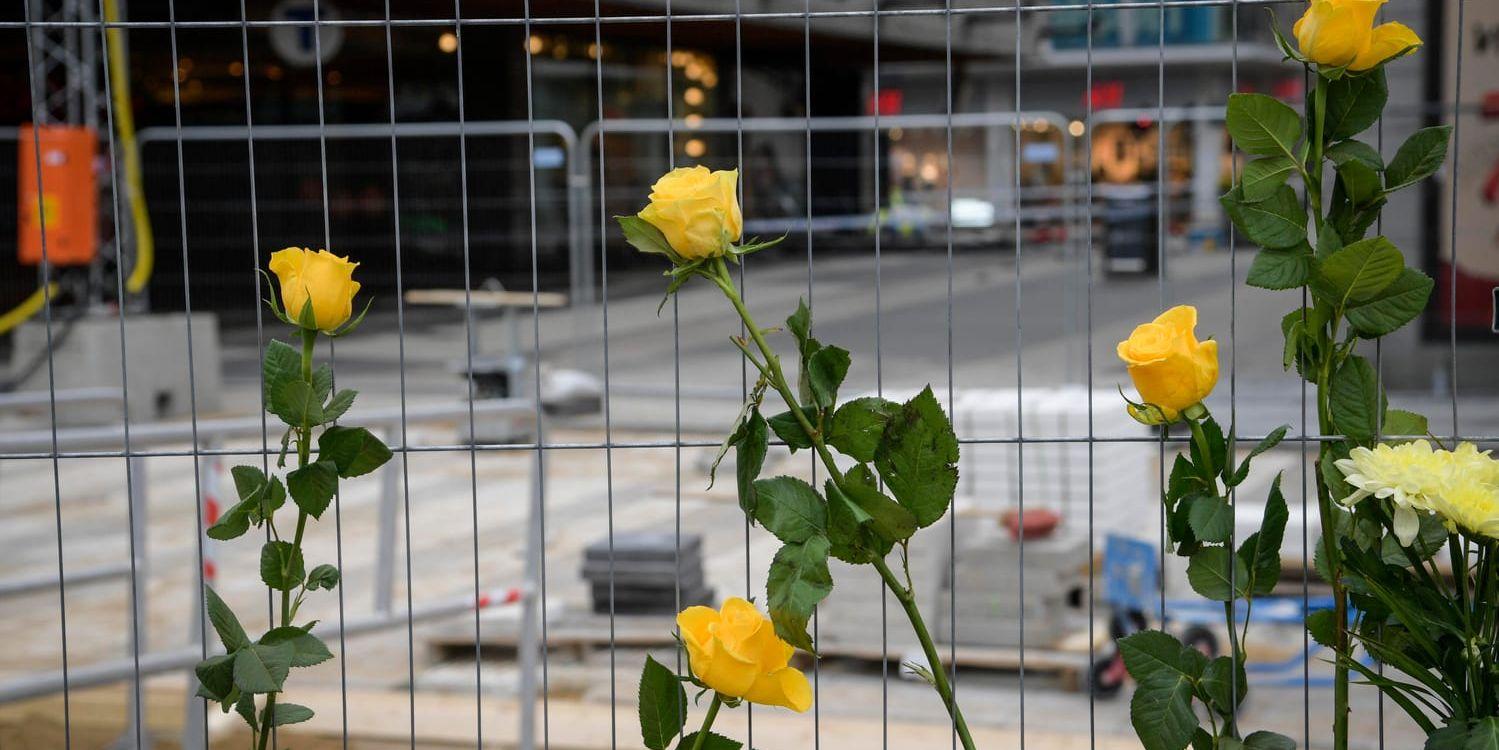 Att mista sin far har drabbat sönerna hårt, berättar hustrun till den 41-årige britt som miste livet i attacken på Drottninggatan den 7 april 2017. Arkivbild.