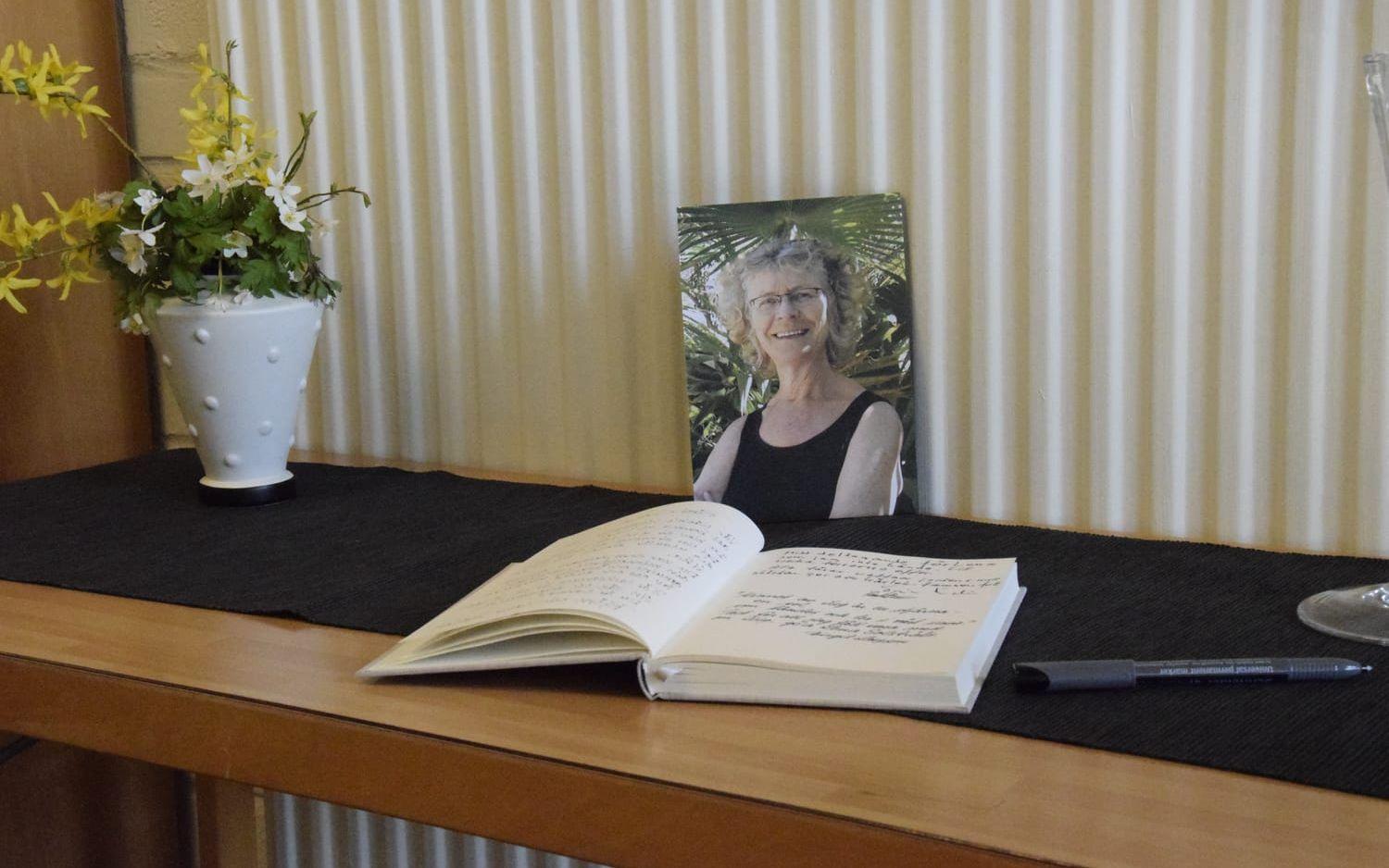 På söndagen hölls en minnesceremoni på Ljungskile folkhögskola till minne av Lena Wahlberg. Foto: Malin Rindvik
